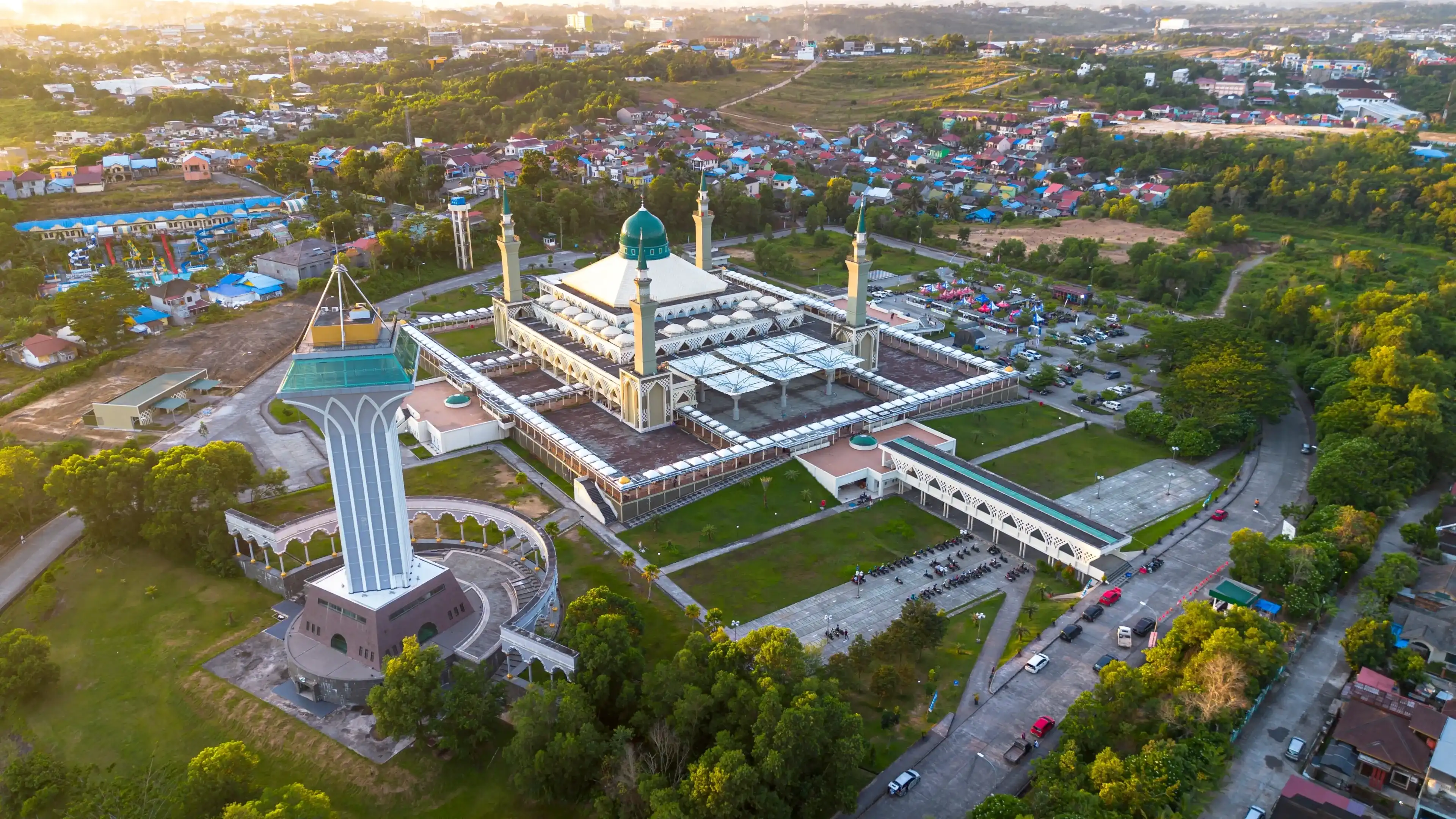 Ramadhan Month Breakfasting Sunset at Beautiful Islamic Center Balikpapan 26 March 2023, Balikpapan, East Kalimantan, Indonesia Ramadhan Month Breakfasting Sunset at Beautiful Islamic Center Balikpapan 26 March 2023, Balikpapan, East Kalimantan, Indonesia