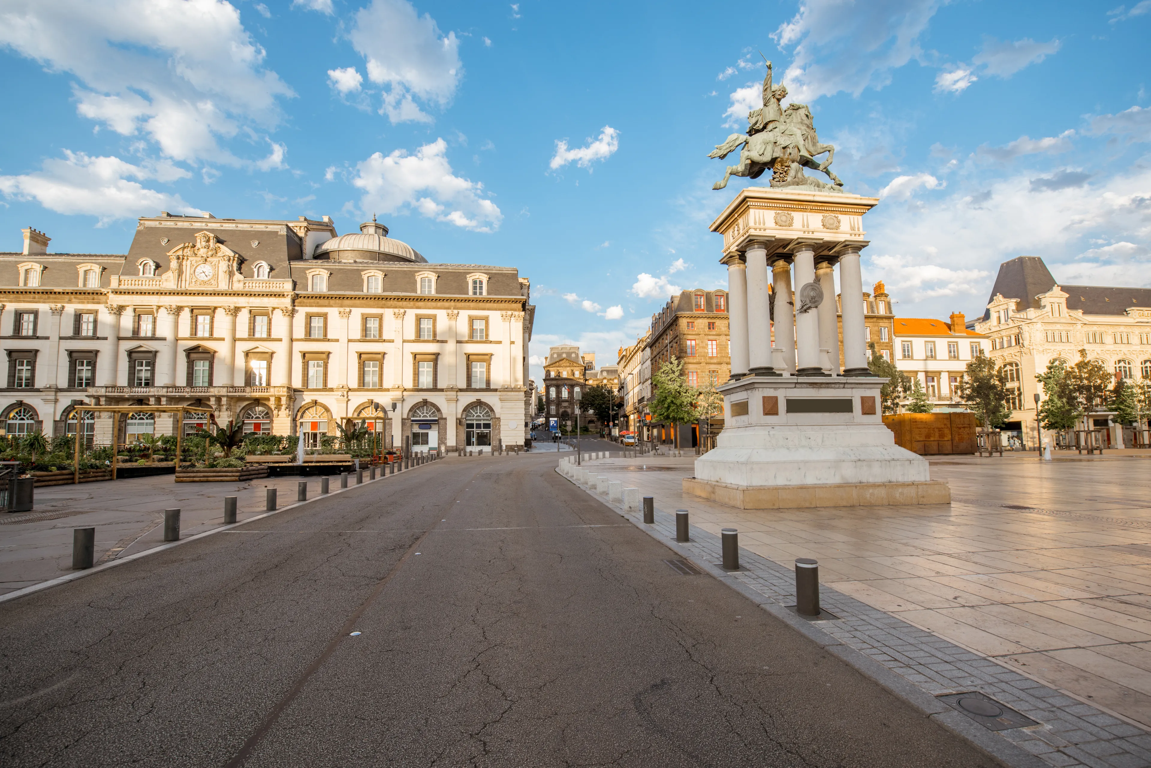 Best Clermont-Ferrand hotels. Cheap hotels in Clermont-Ferrand, France