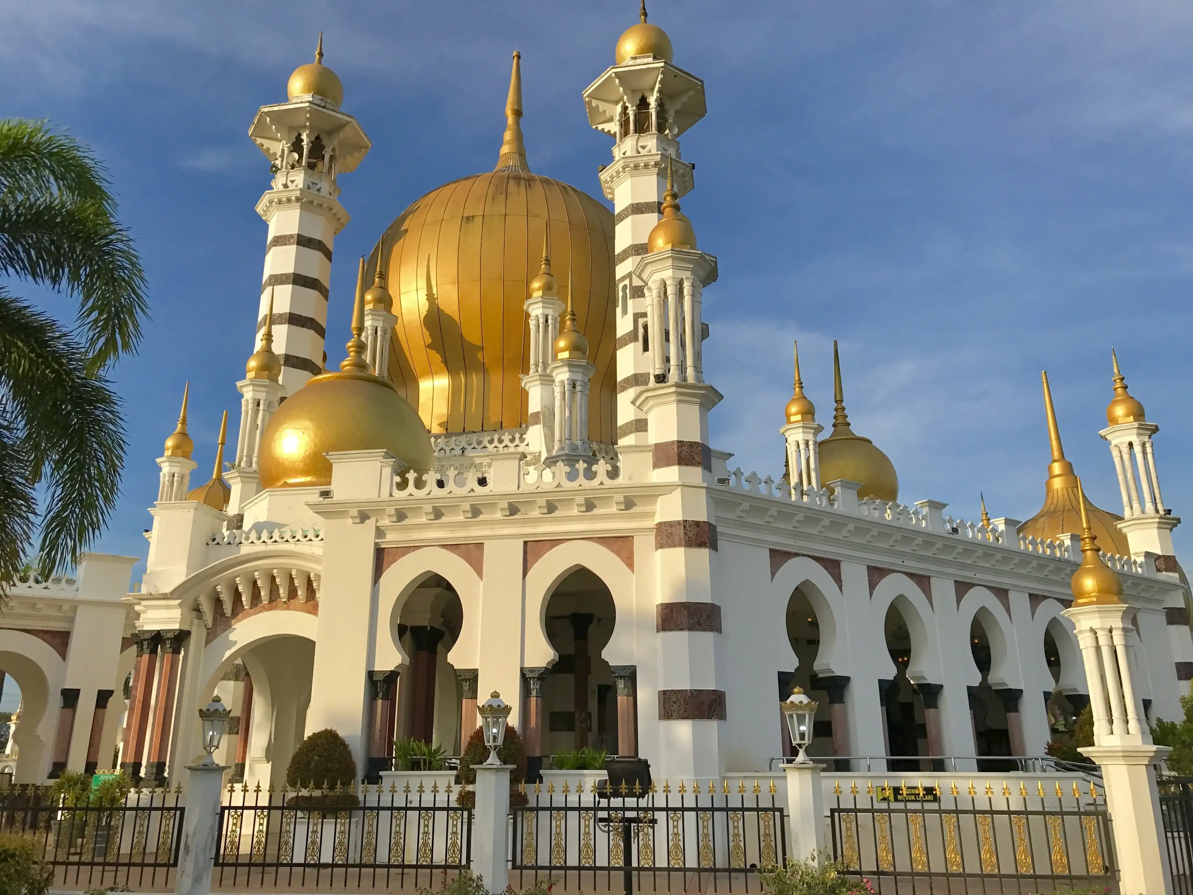 KUALA KANGSAR, PERAK, MALAYSIA - 14 FEBRUARY 2017 - The Ubudiah Mosque is Perak's royal mosque, and is located in the royal town of Kuala Kangsar, Malaysia KUALA KANGSAR, PERAK, MALAYSIA - 14 FEBRUARY 2017 - The Ubudiah Mosque is Perak's royal mosque, and is located in the royal town of Kuala Kangsar, Malaysia