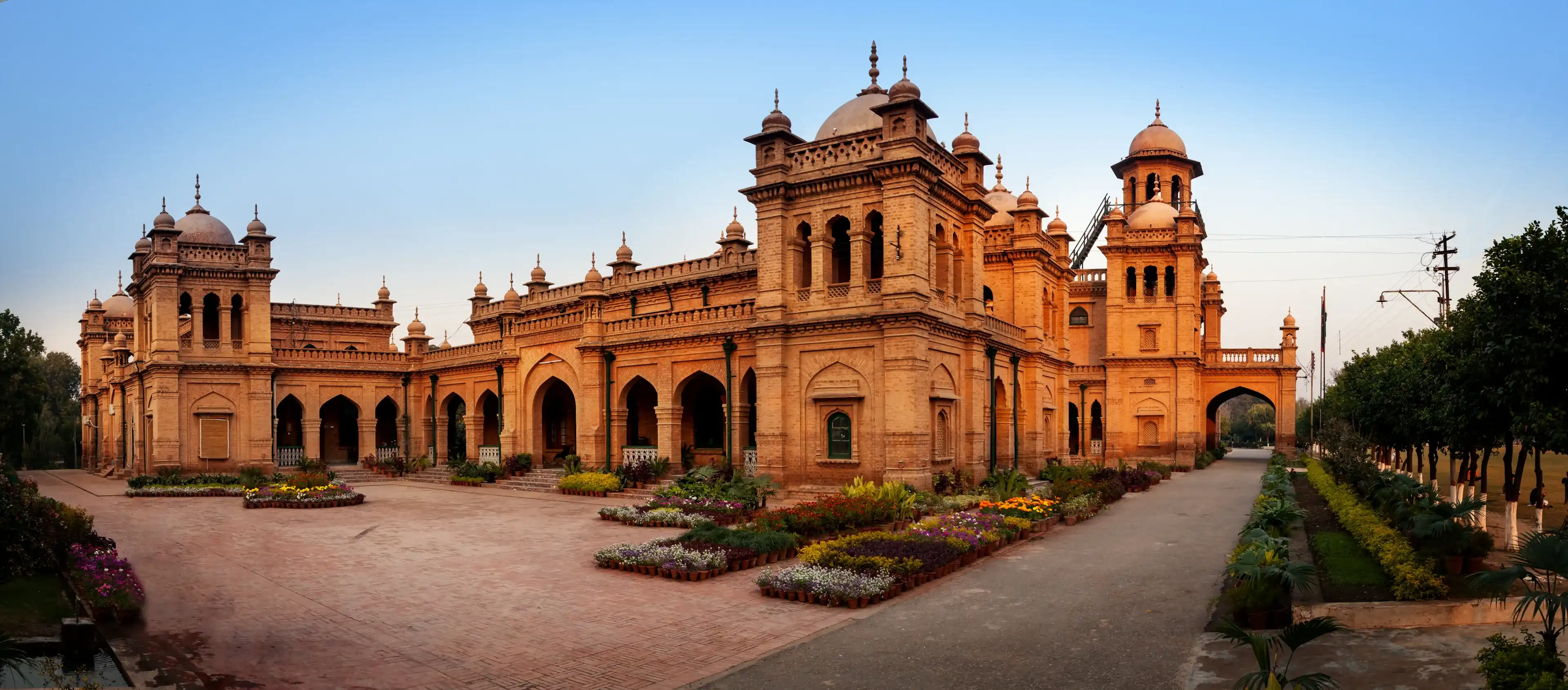 Islamia College is a renowned educational institution located in the city of Peshawar in the Khyber Pakhtunkhwa province of Pakistan. Islamia College is a renowned educational institution located in the city of Peshawar in the Khyber Pakhtunkhwa province of Pakistan.