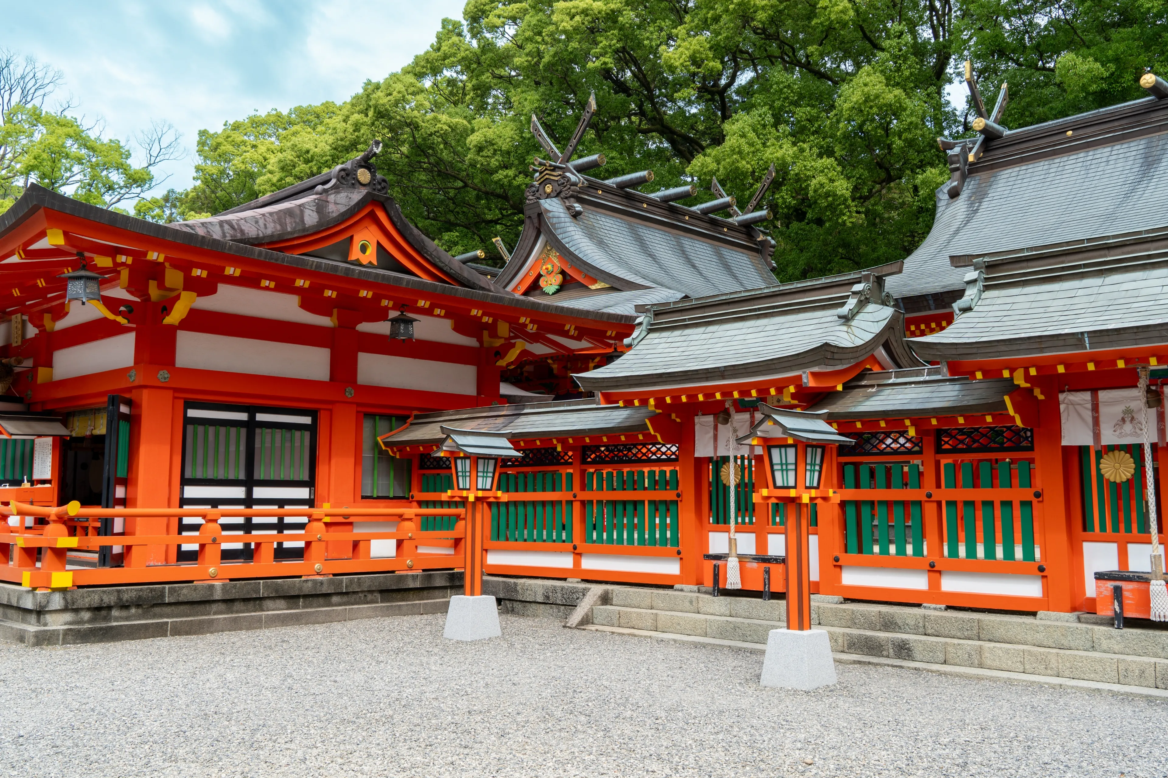 This is the worship hall and Okugozen Sanshaden of Kumano Hayatama Taisha Shrine, a World Heritage Site located in Shingu City, Wakayama Prefecture.
