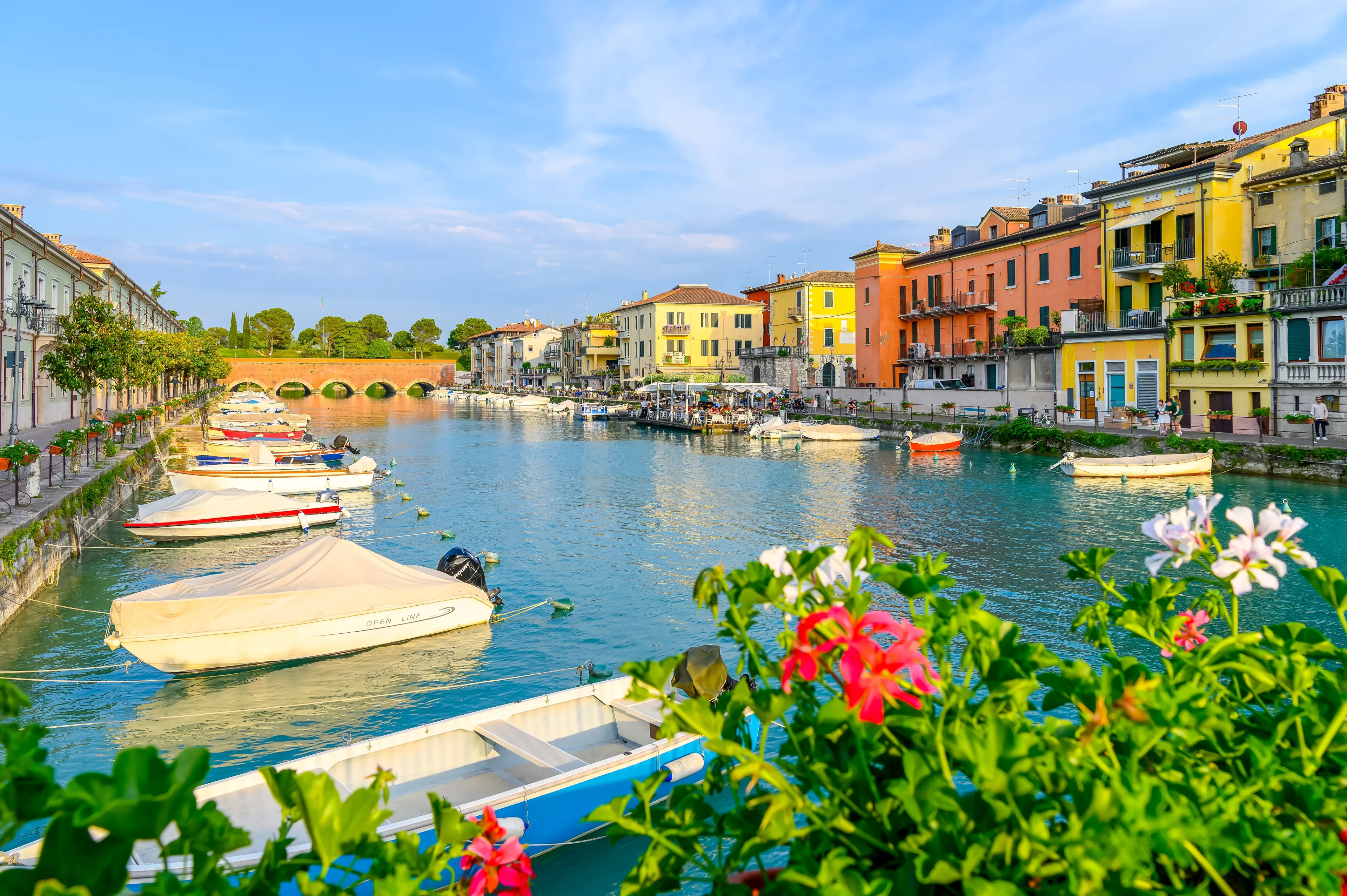 Best Peschiera del Garda hotels. Cheap hotels in Peschiera del Garda, Italy