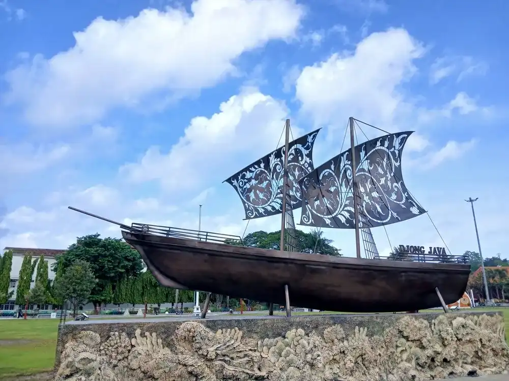 Jepara, Indonesia - December 13, 2024. A replica of the Djong Java, a type of ancient sailing ship originating from Java, in the Jepara square. Jepara, Indonesia - December 13, 2024. A replica of the Djong Java, a type of ancient sailing ship originating from Java, in the Jepara square.