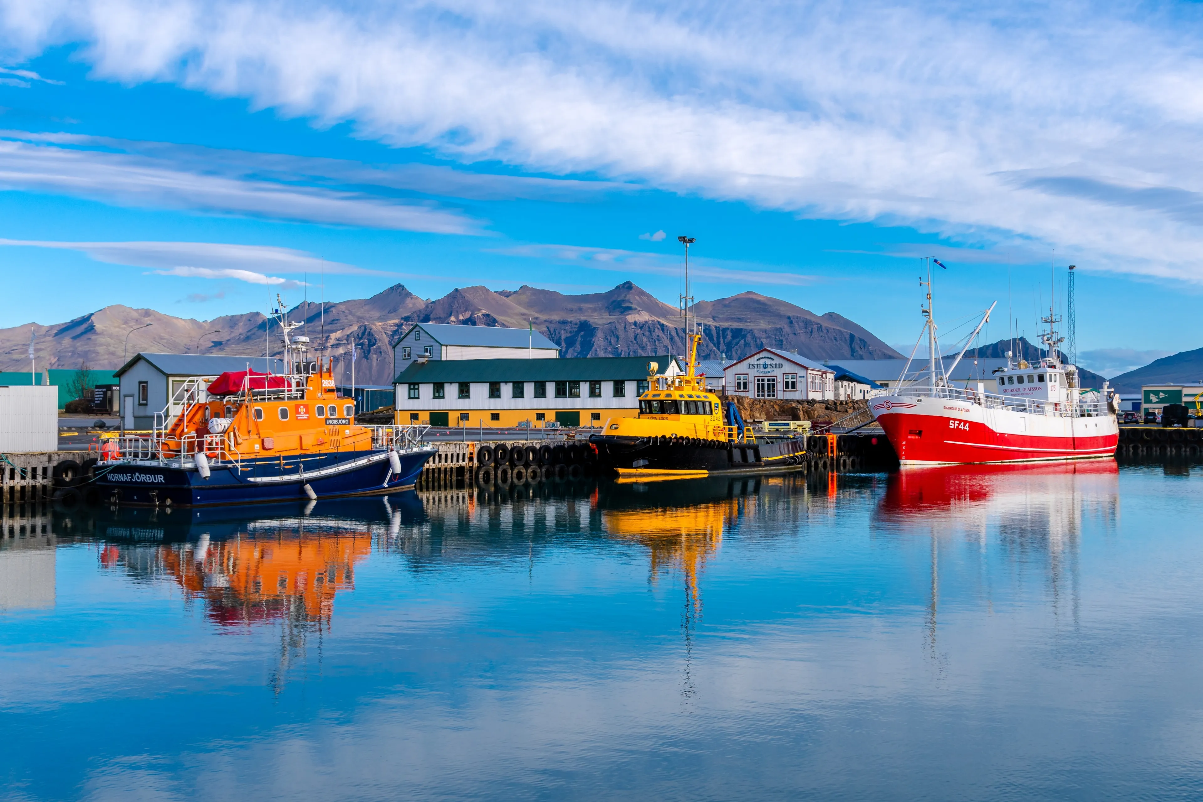 2021-10-15, Iceland, Höfn, the small port town of Höfn in Iceland with a magnificent view of the glacier