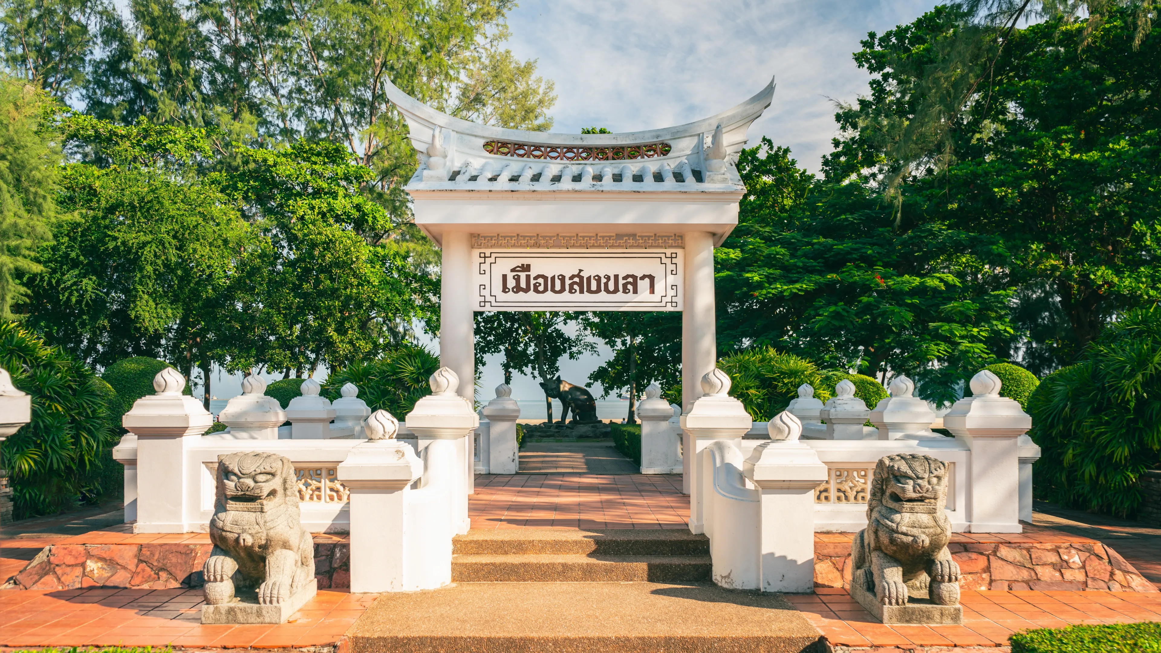 SONGKHLA, THAILAND -13 OCT 2023 : Songkhla City Sign, for tourist to take photo and cat and mouse statue in the background. Text on white Capital gate is "Songkhla City".