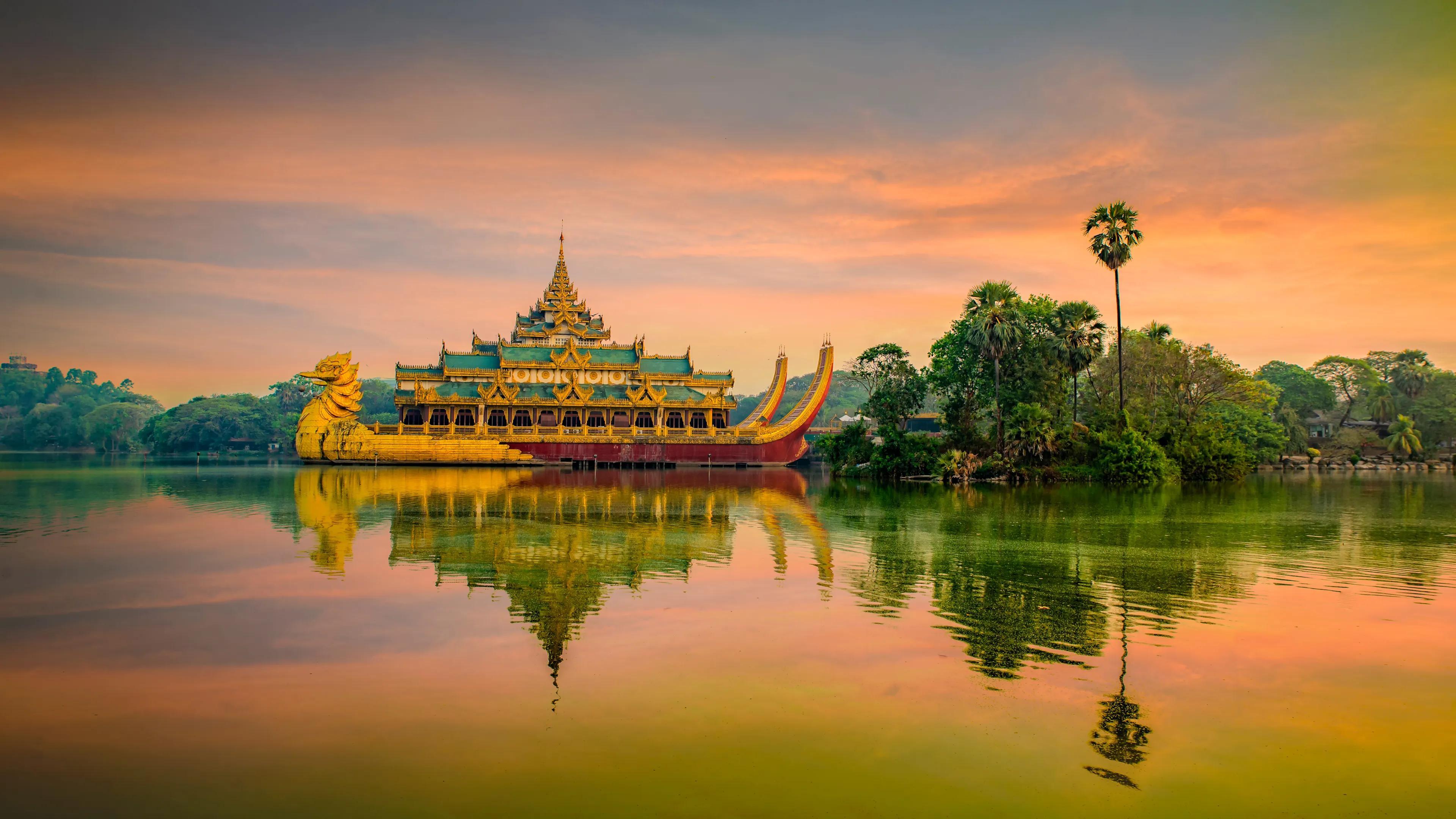 Karaweik palace Yangon Myanma