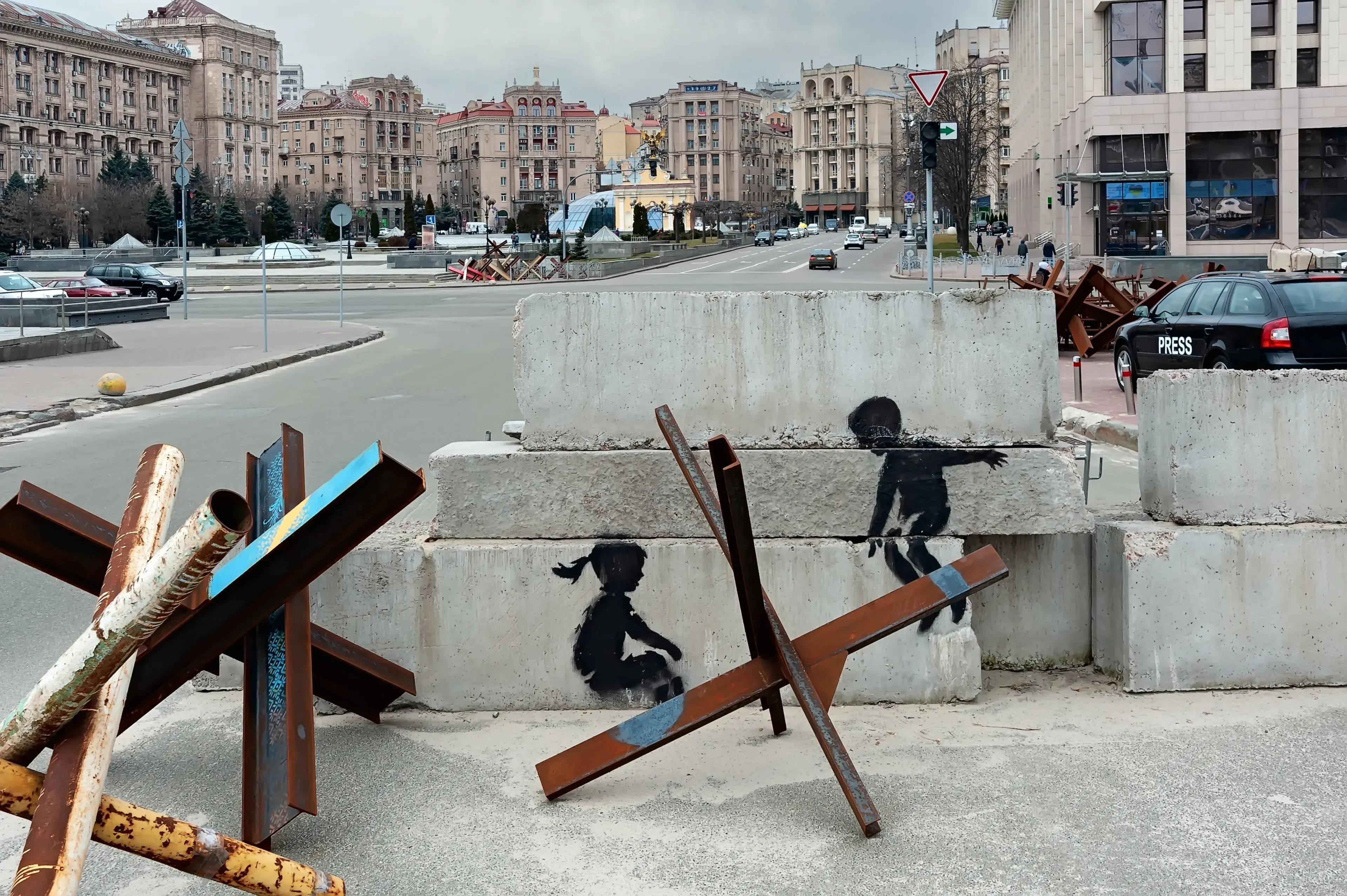 Kyiv, Ukraine - March 03 2023: Maidan Nezalezhnosti in Kyiv Ukraine with anti-tank hedgehogs Kyiv, Ukraine - March 03 2023: Maidan Nezalezhnosti in Kyiv Ukraine with anti-tank hedgehogs