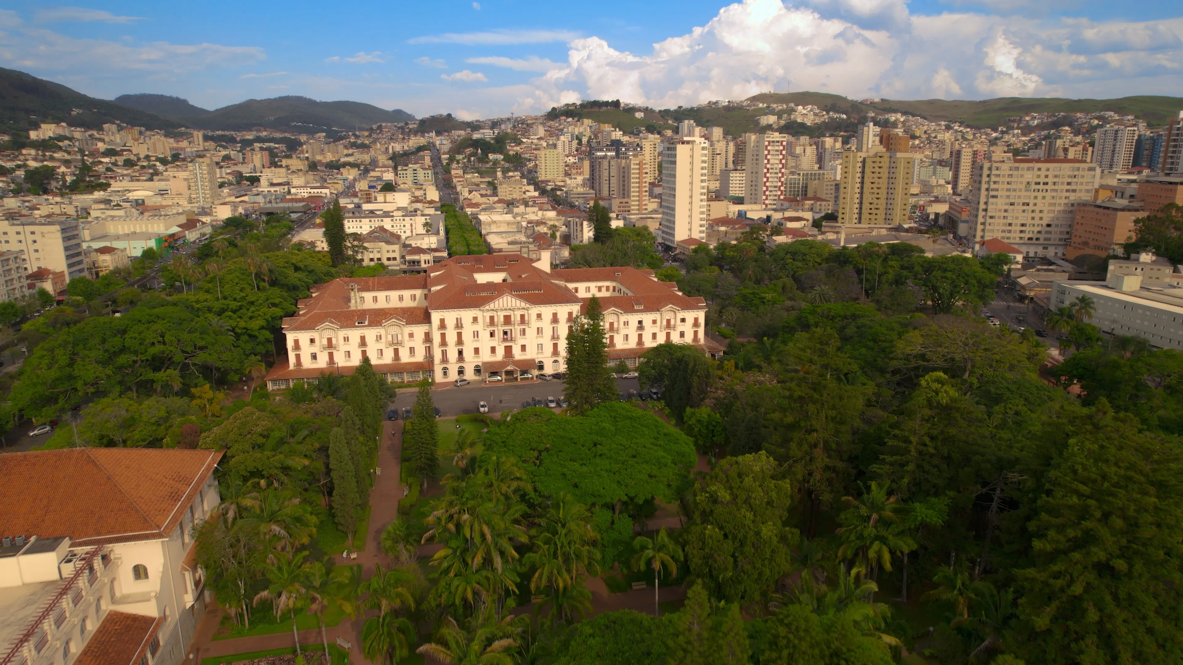 Palace hotel in Poços de Caldas square