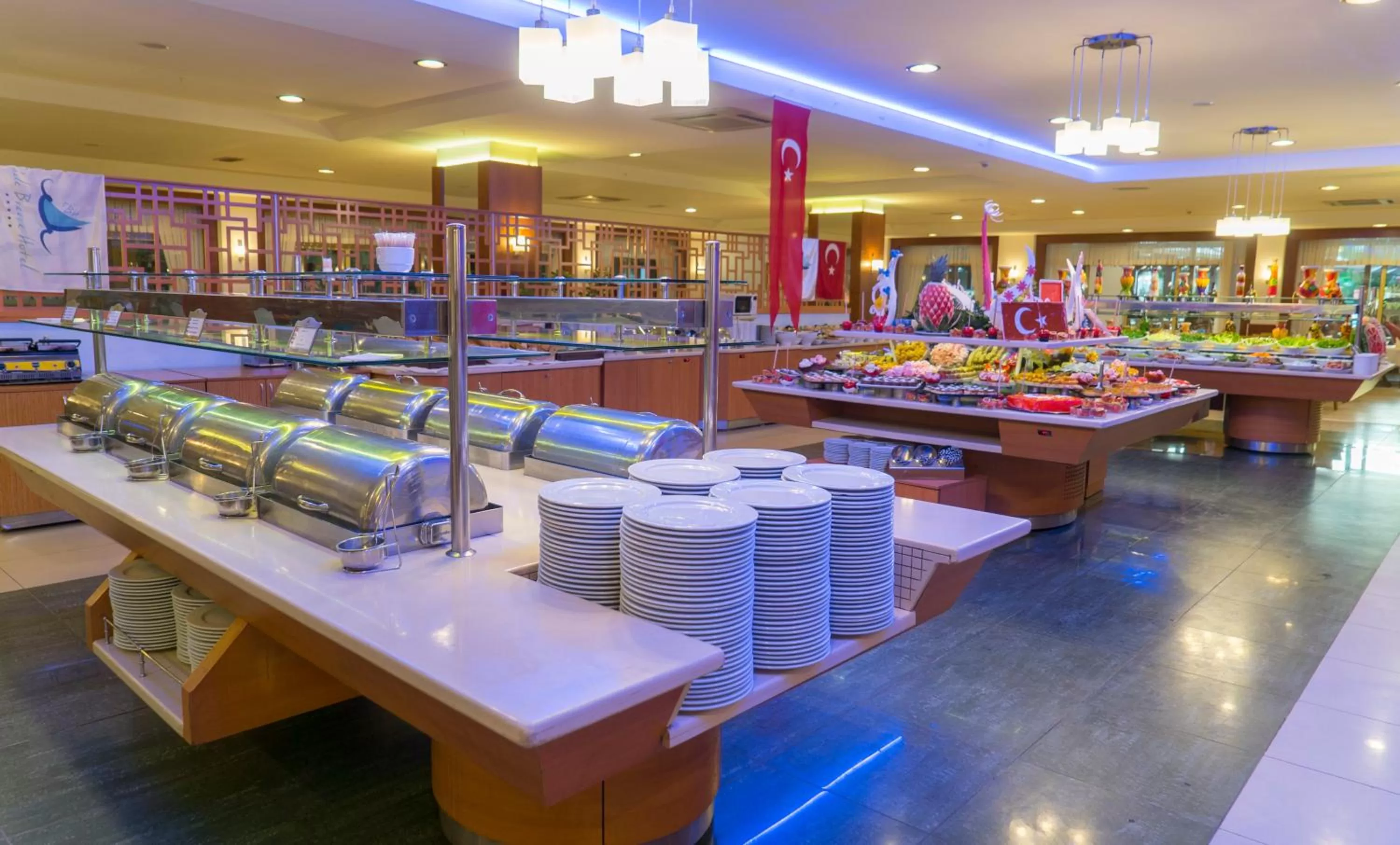 Restaurant/places to eat in Side Breeze Hotel