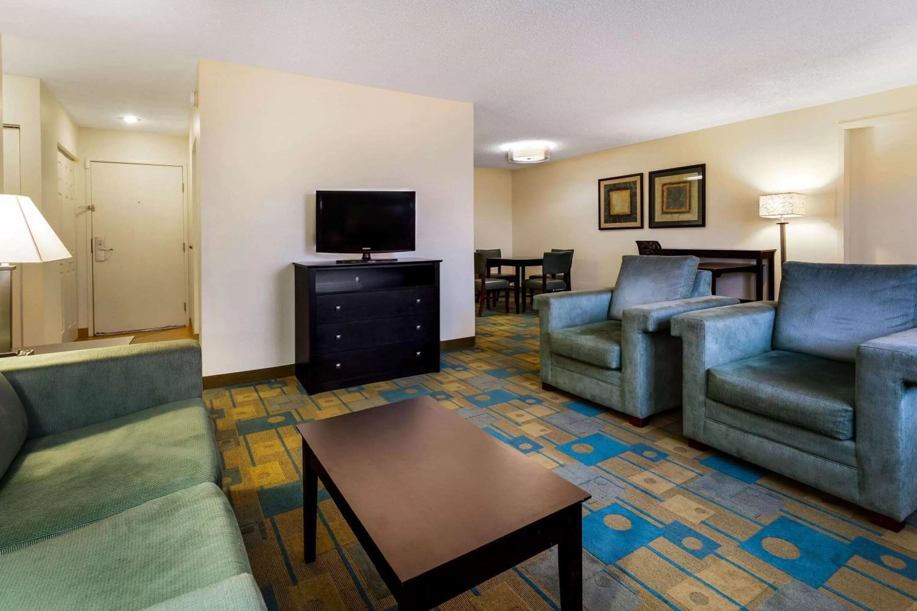 Photo of the whole room in La Quinta by Wyndham St. Pete-Clearwater Airport