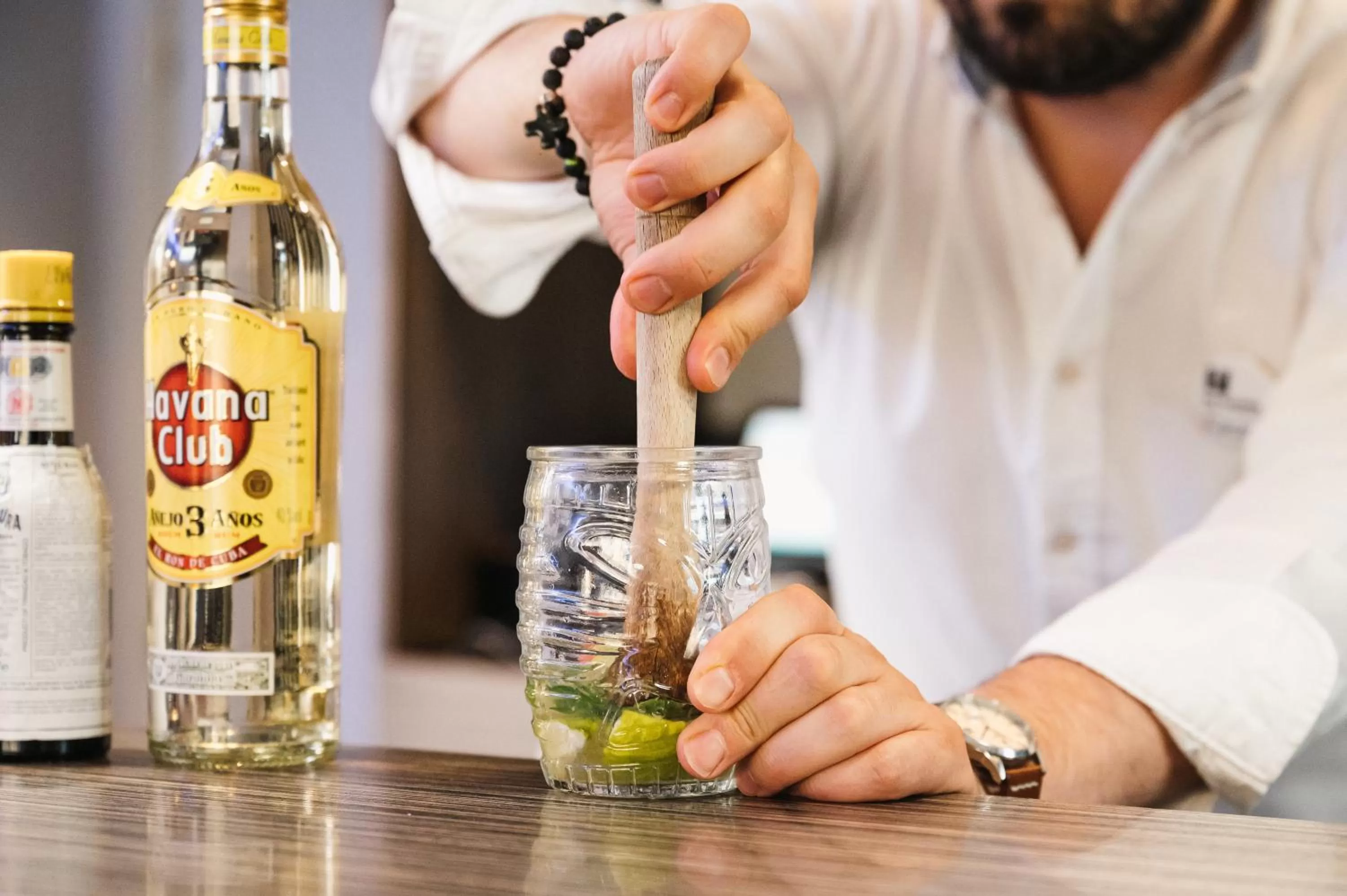 Lounge or bar in Urban Style HOTEL LES FLEURINES