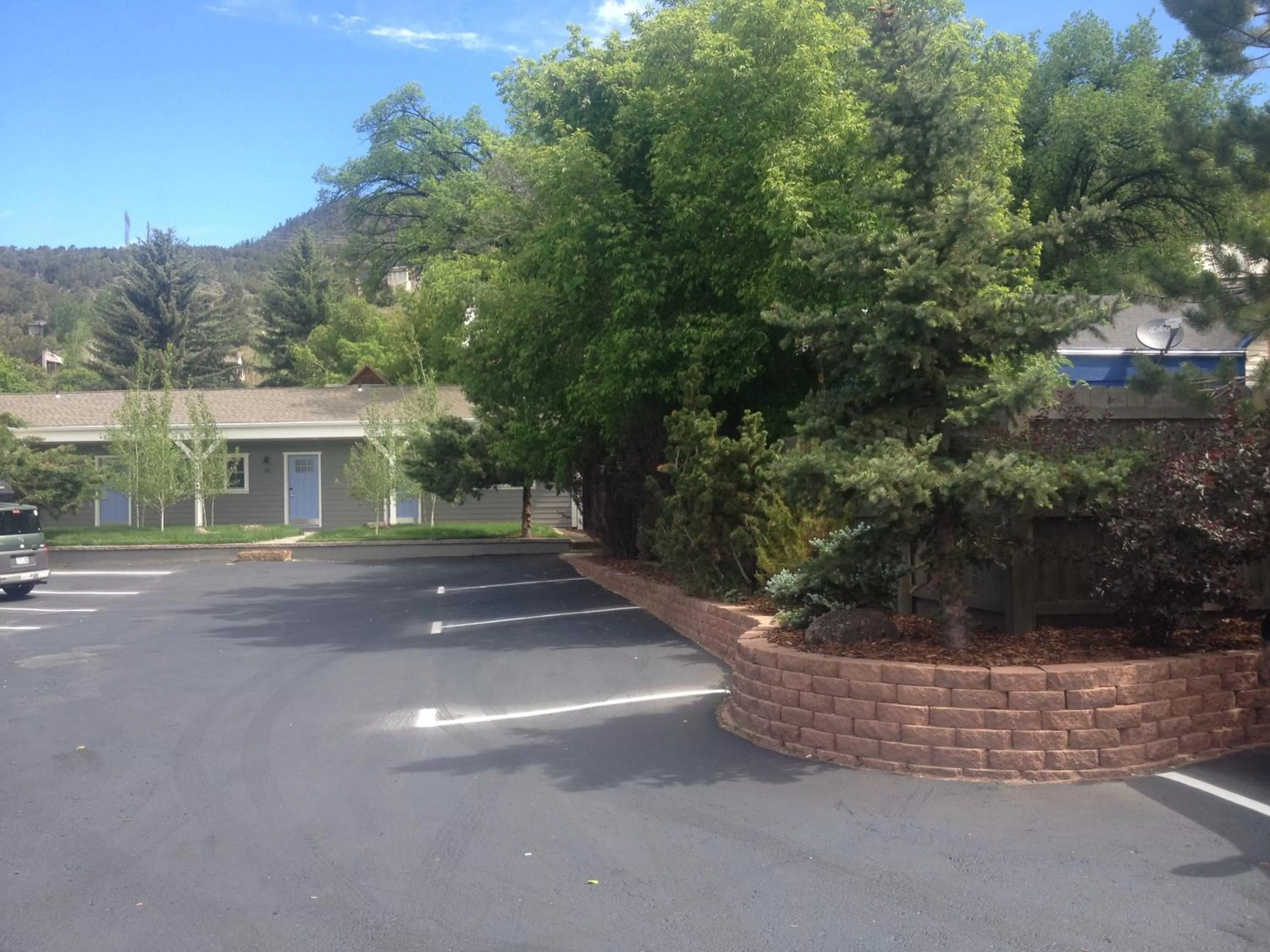 Facade/entrance, Swimming Pool in Basalt Mountain Inn