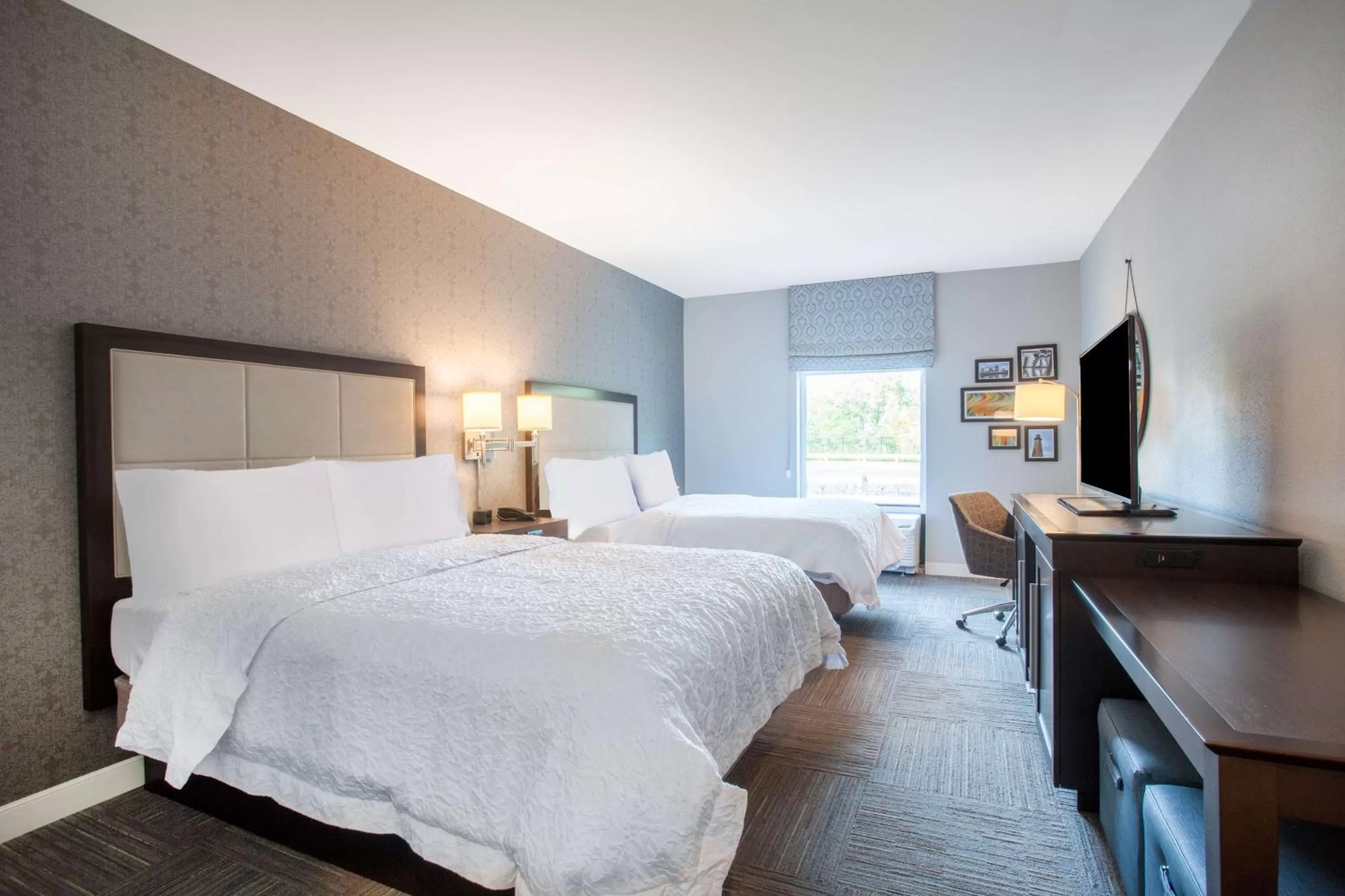 Bedroom, Bed in Hampton Inn Rochester Penfield, Ny