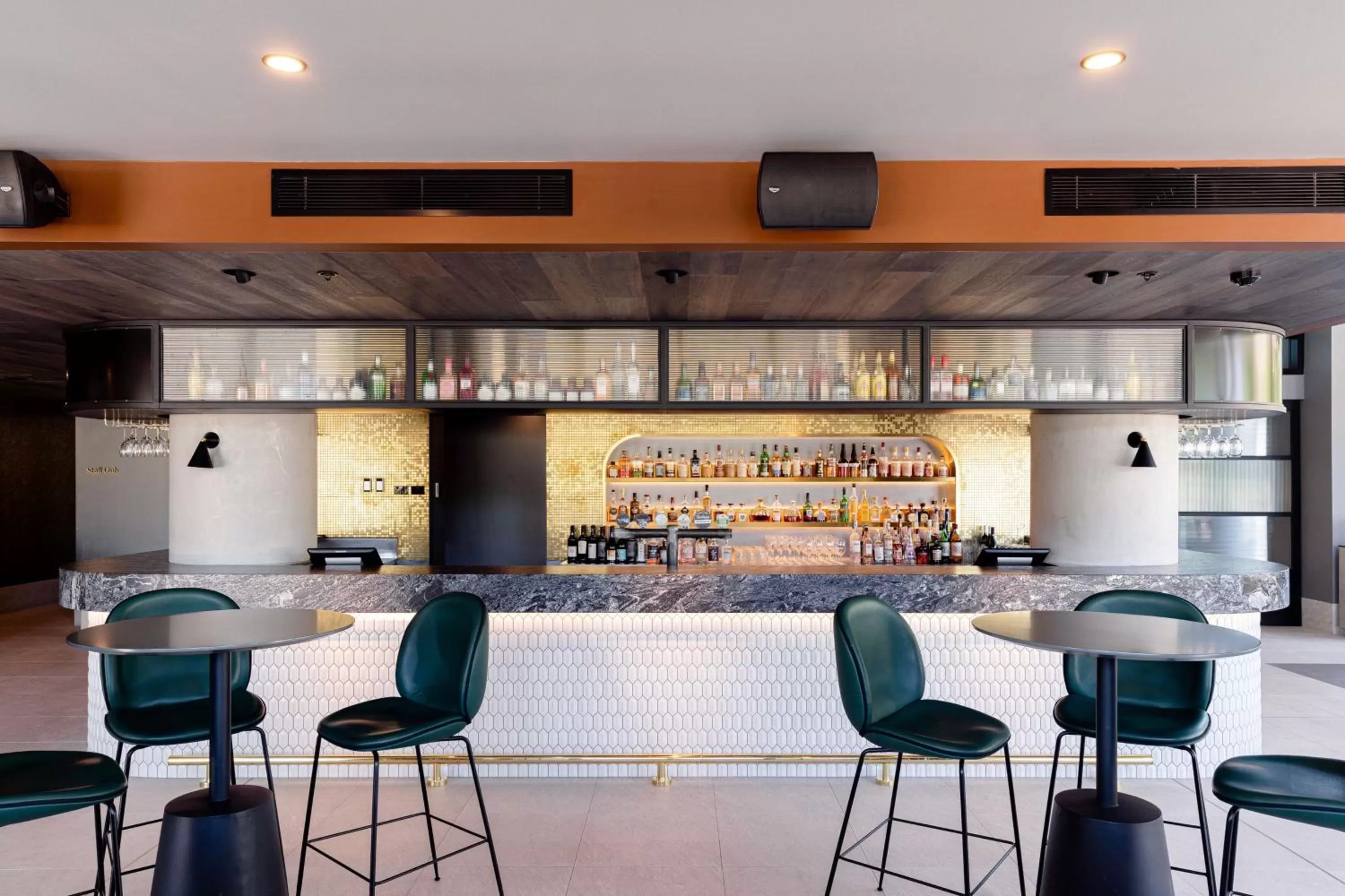 Lounge or bar in Midnight Hotel, Autograph Collection