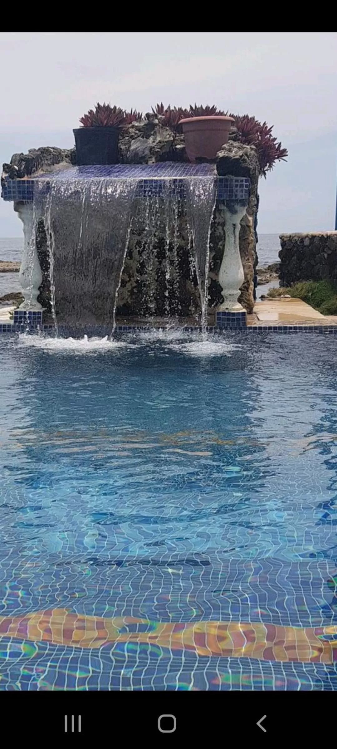 Swimming Pool in Hotel la Cueva Limon