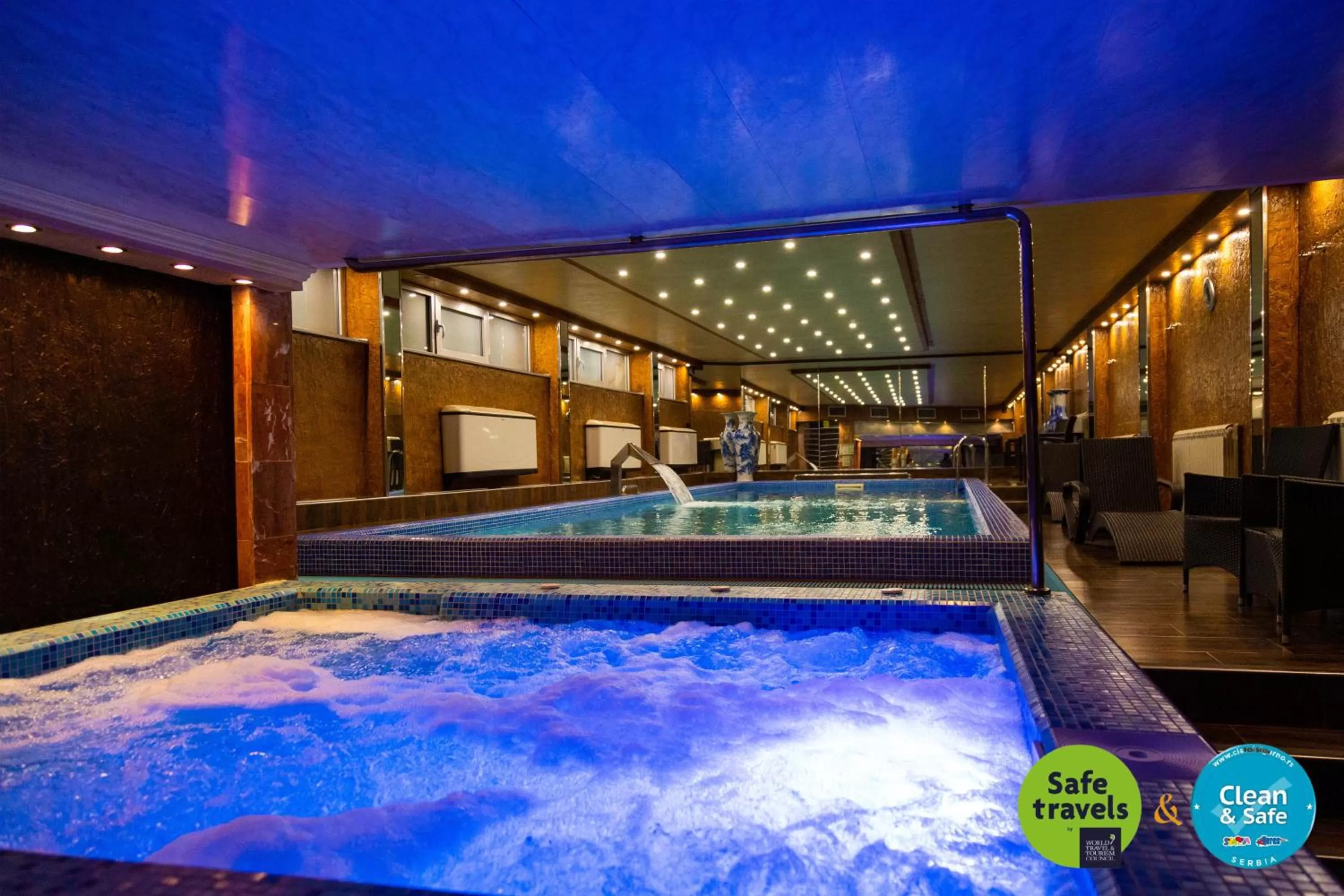 Swimming pool in Prezident Hotel