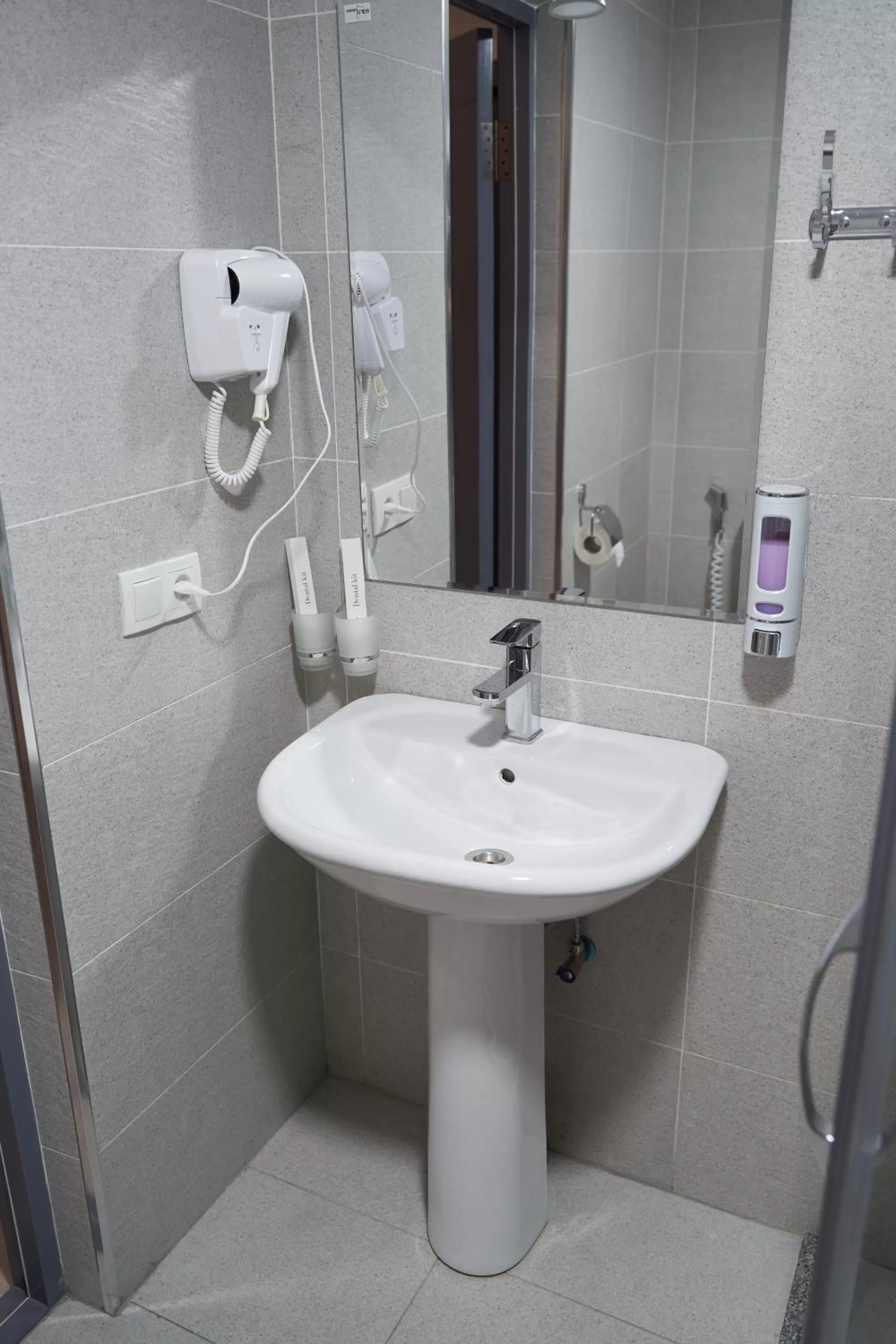 Shower in Vatan Plaza