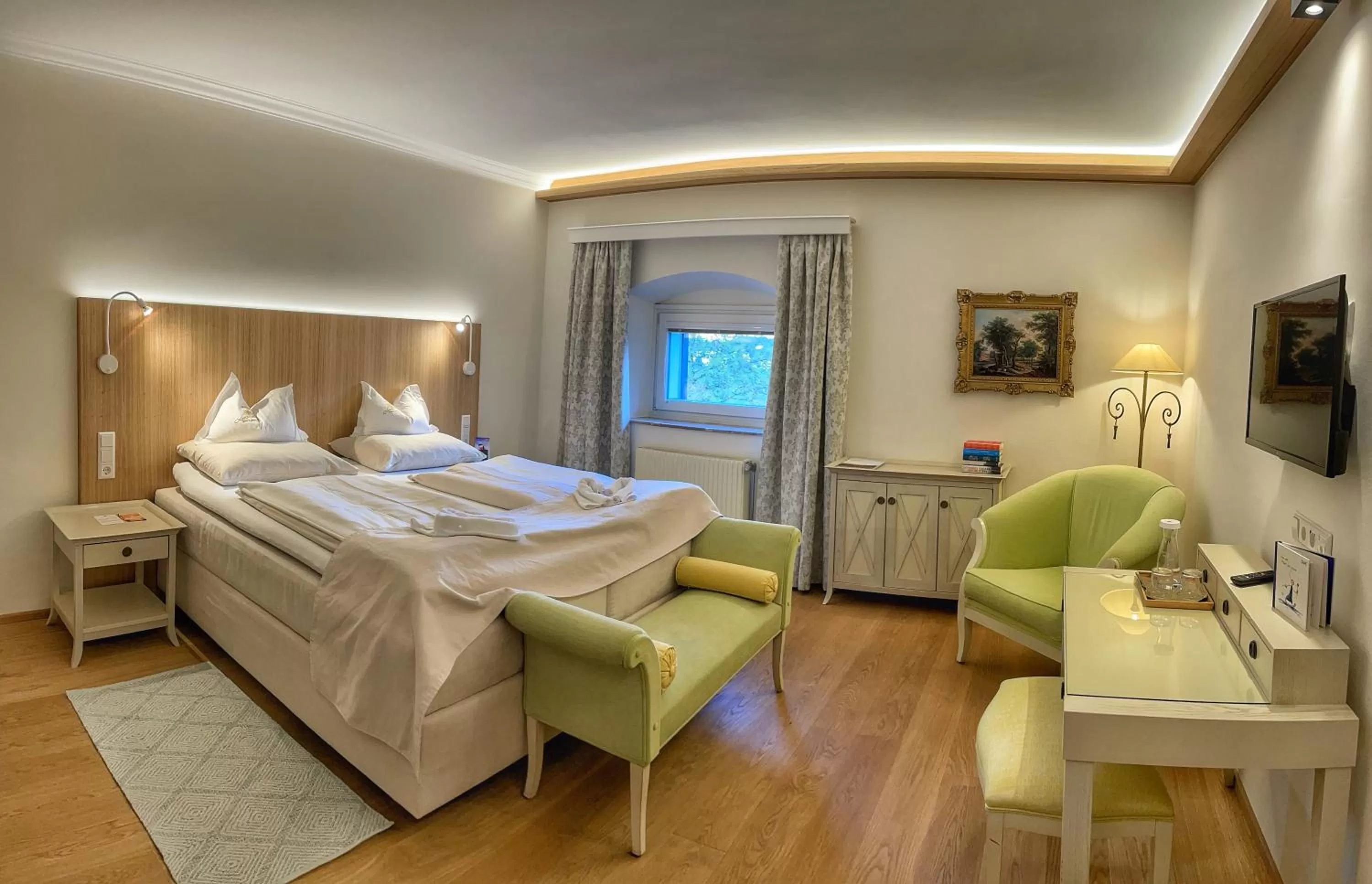 Bedroom, Bed in Hotel Schloss Lerchenhof