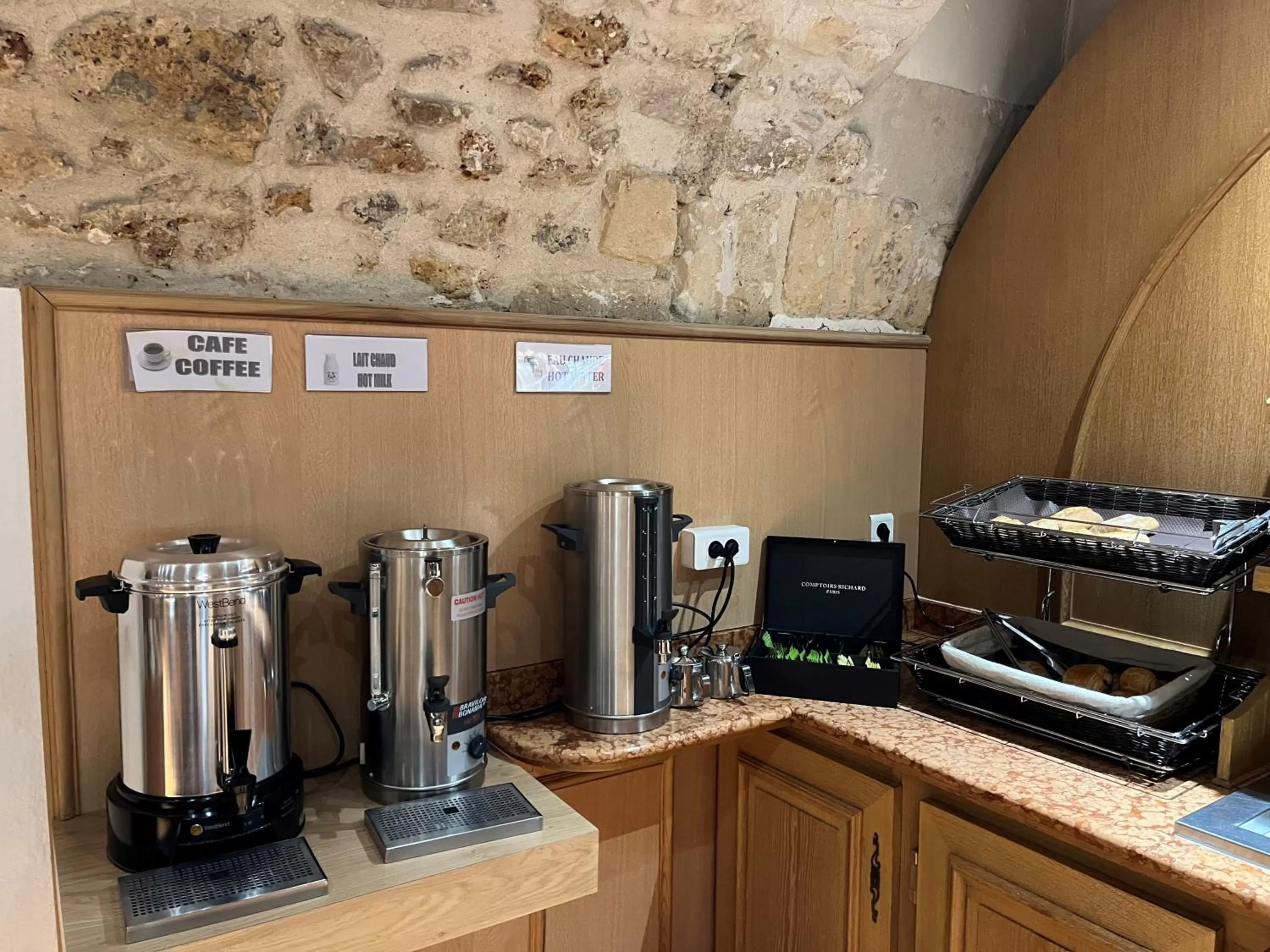 Buffet breakfast in Hotel Lautrec Opera