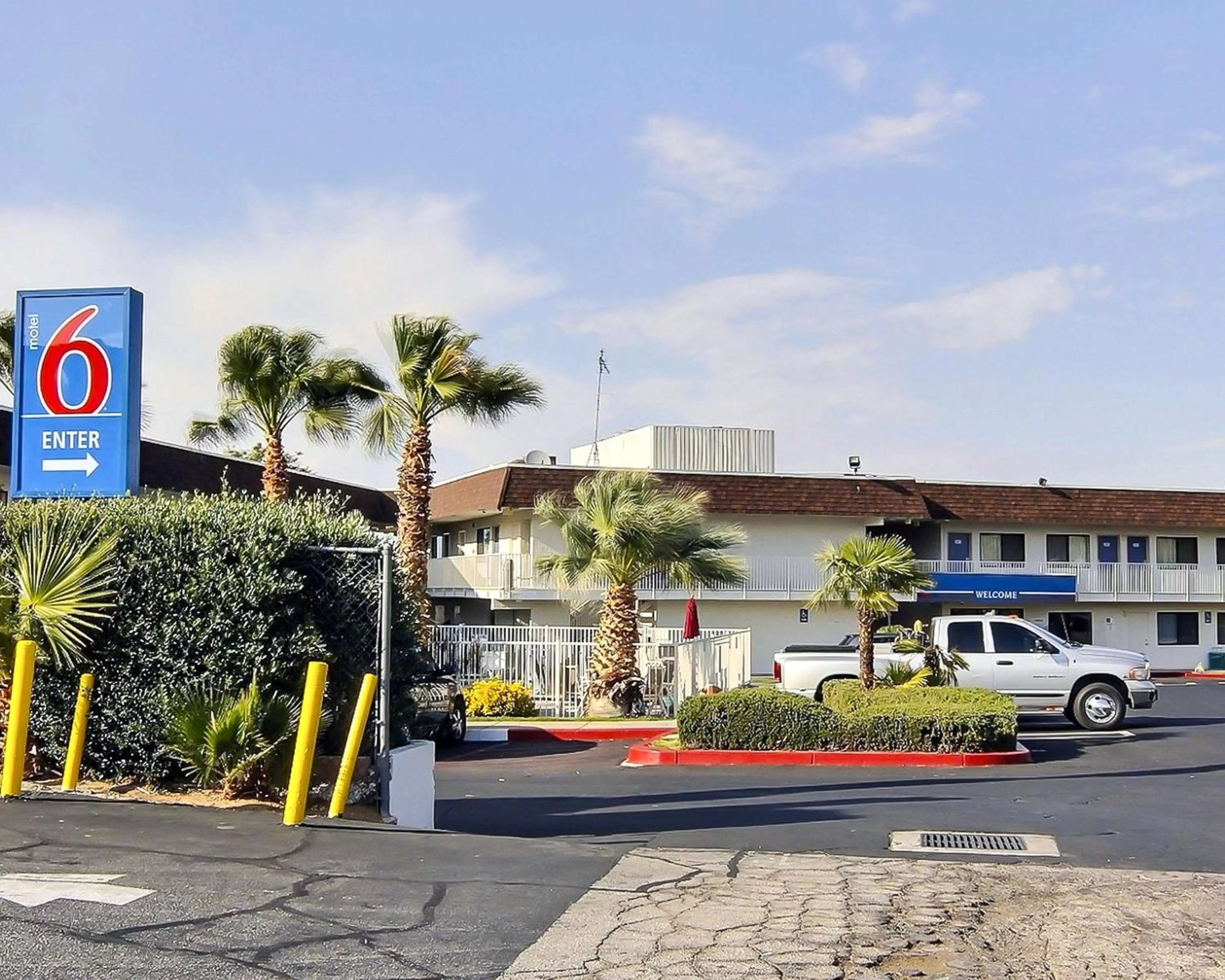 Property building in Motel 6-Palmdale, CA