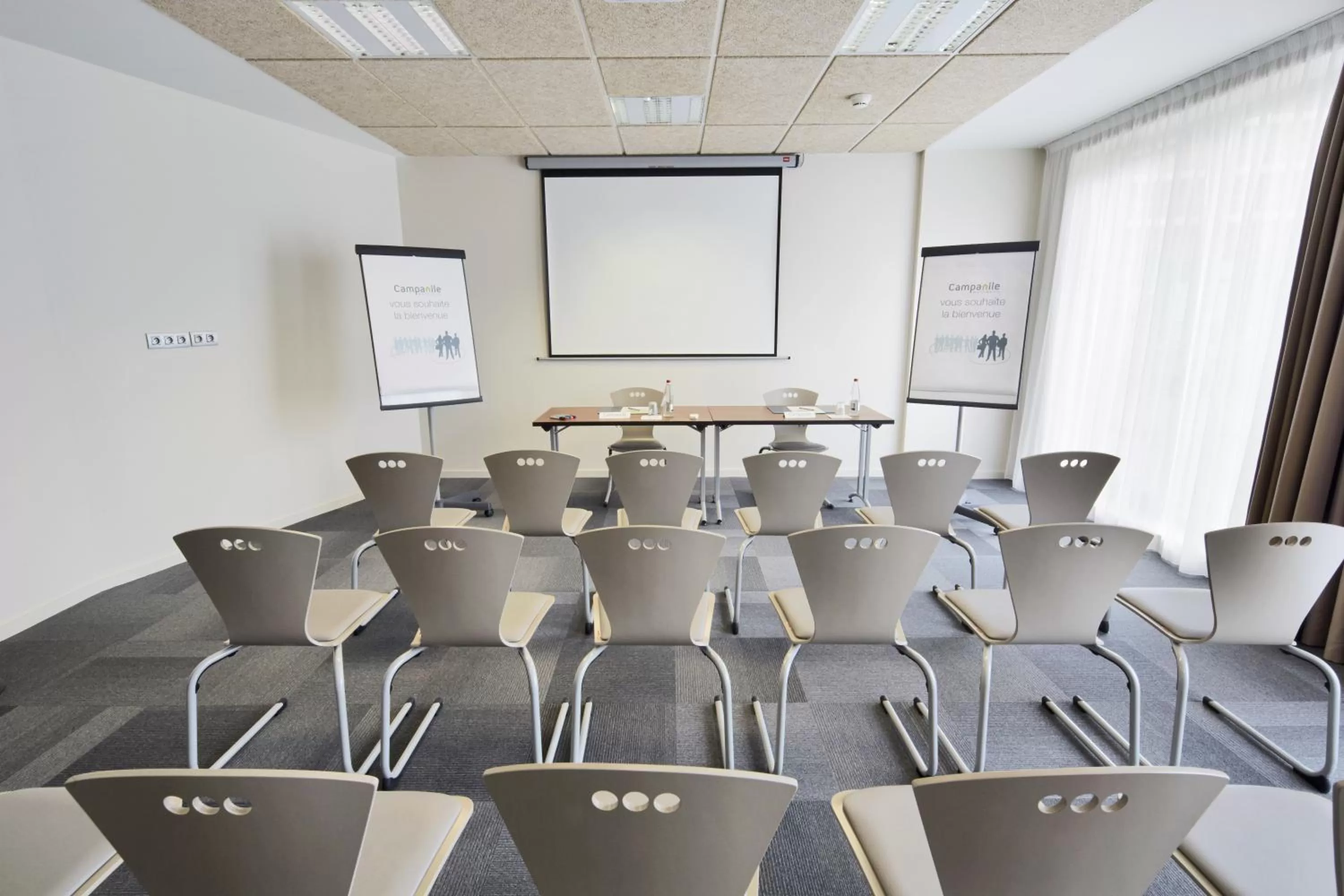 Business facilities in Campanile Annemasse Gare– Genève