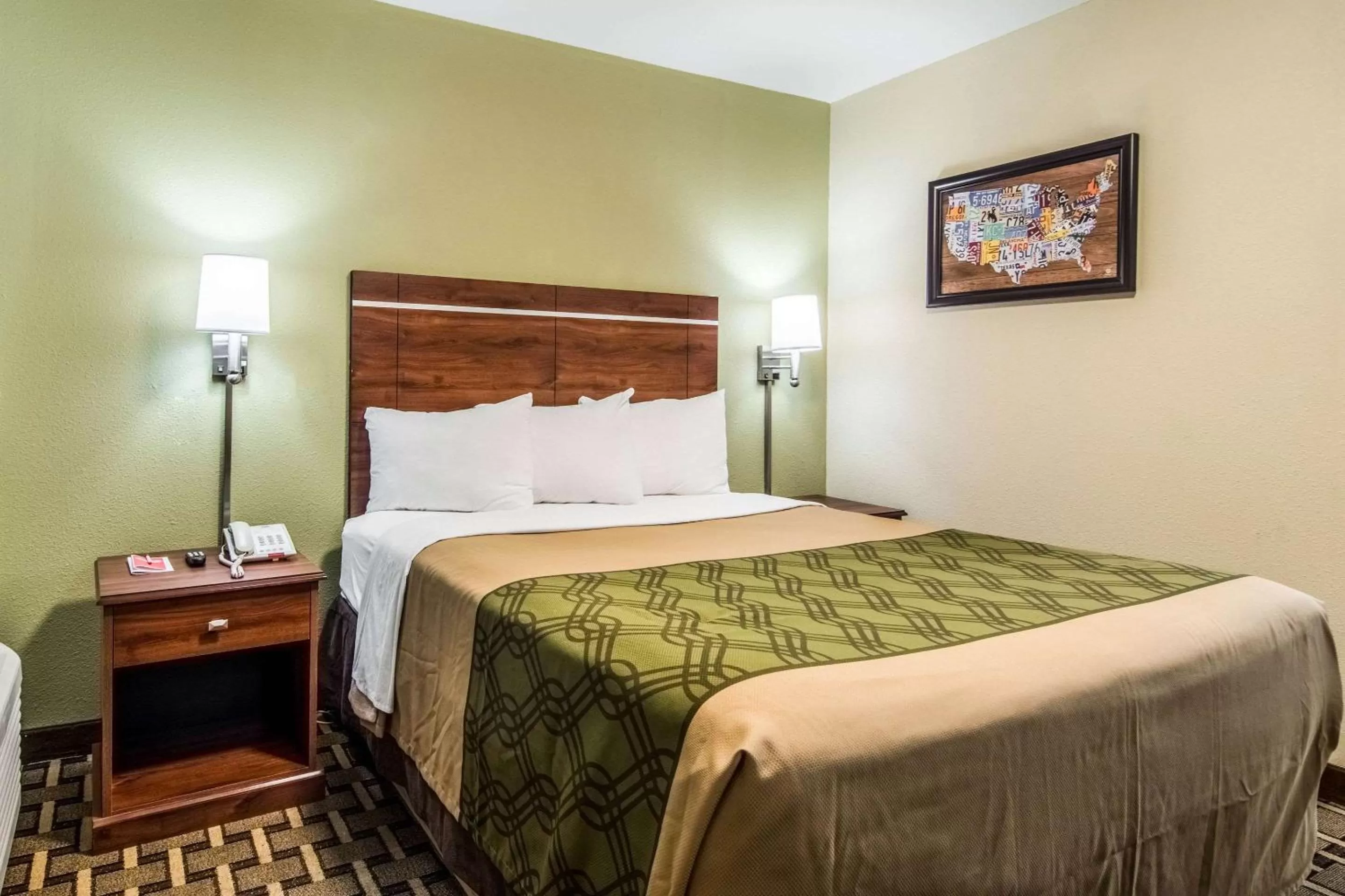 Photo of the whole room, Bed in Econo Lodge Jasper