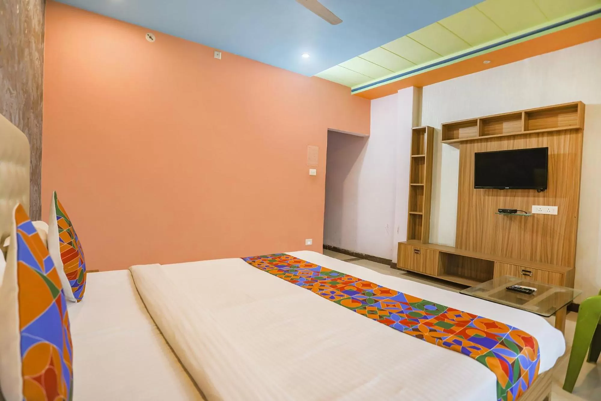 Bedroom, Bed in FabHotel Kriti Green - Hanuman Mandir, Lathia