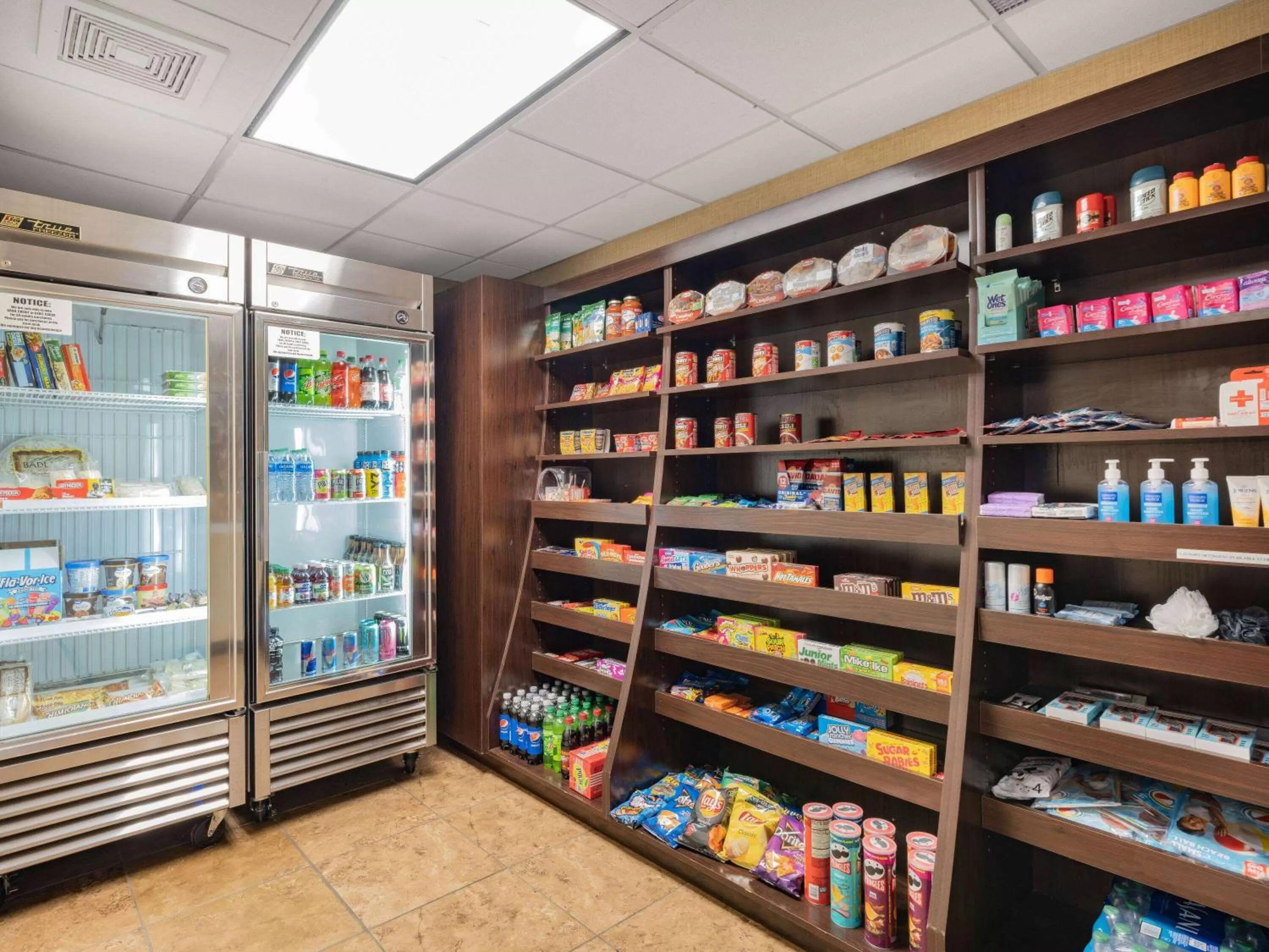 Food and drinks in Hawthorn Extended Stay by Wyndham Dickinson