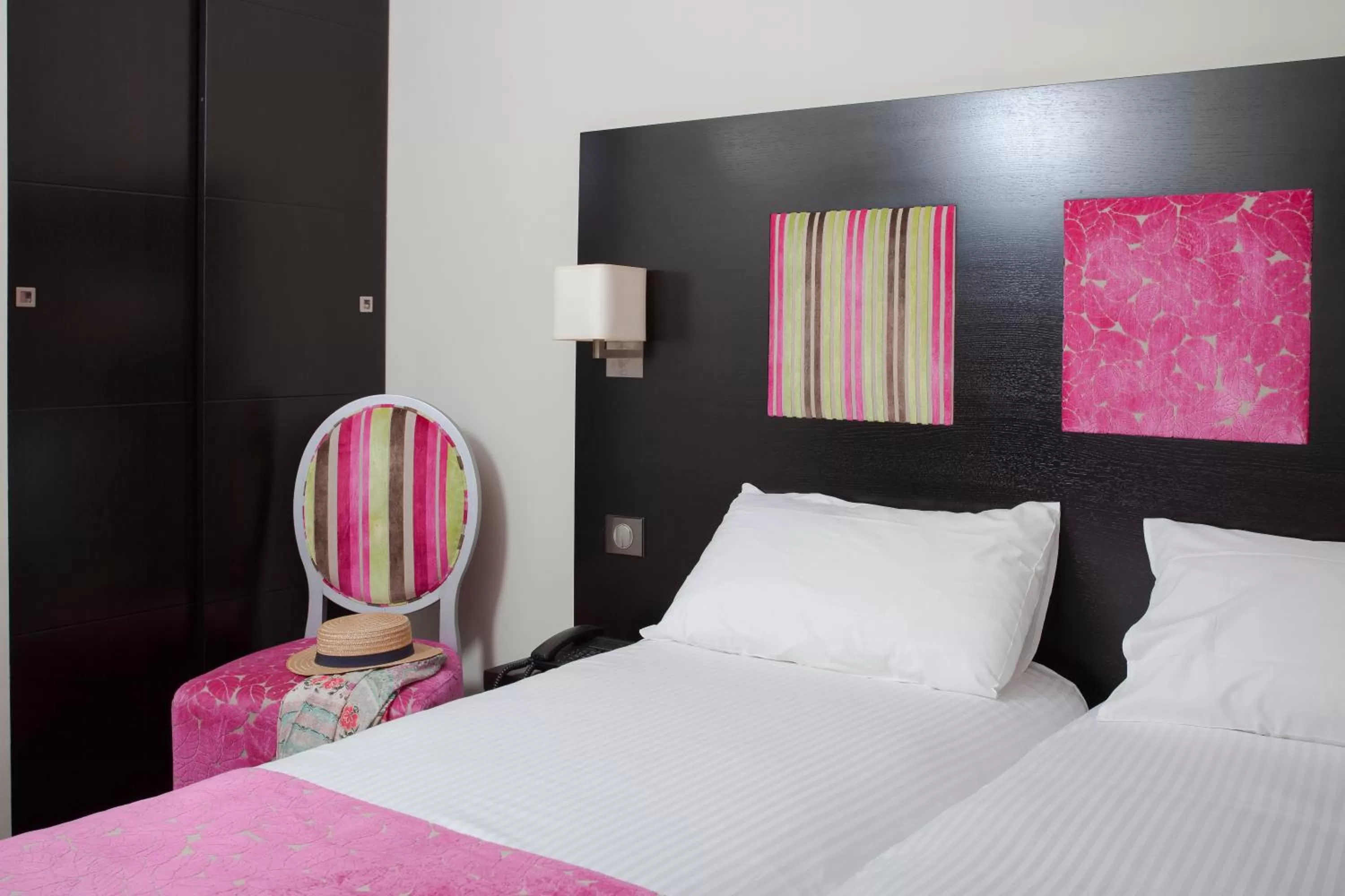 Photo of the whole room, Bed in Hôtel Baptistin