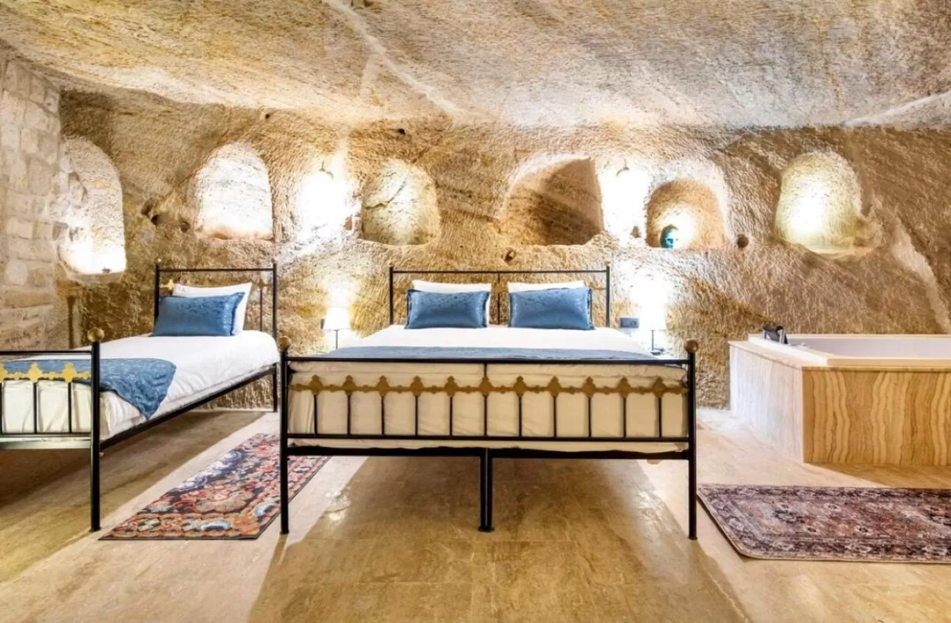 Bed in Uzay Cave Suite Hotel