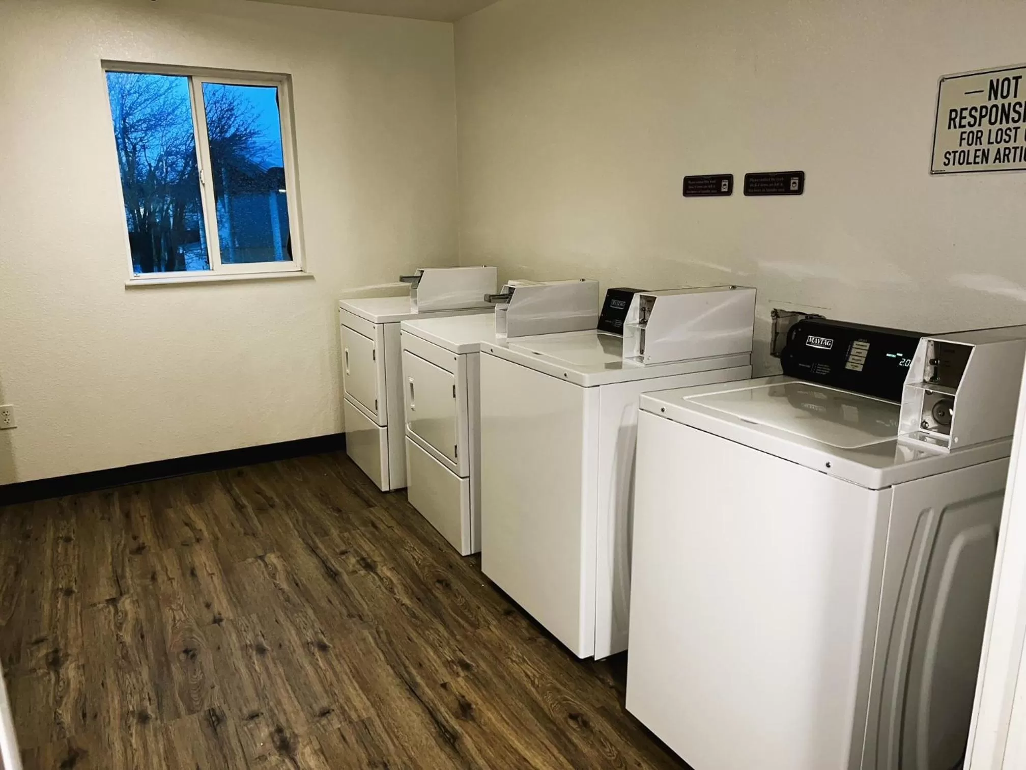 washing machine in Quality Inn Yuba City-Marysville