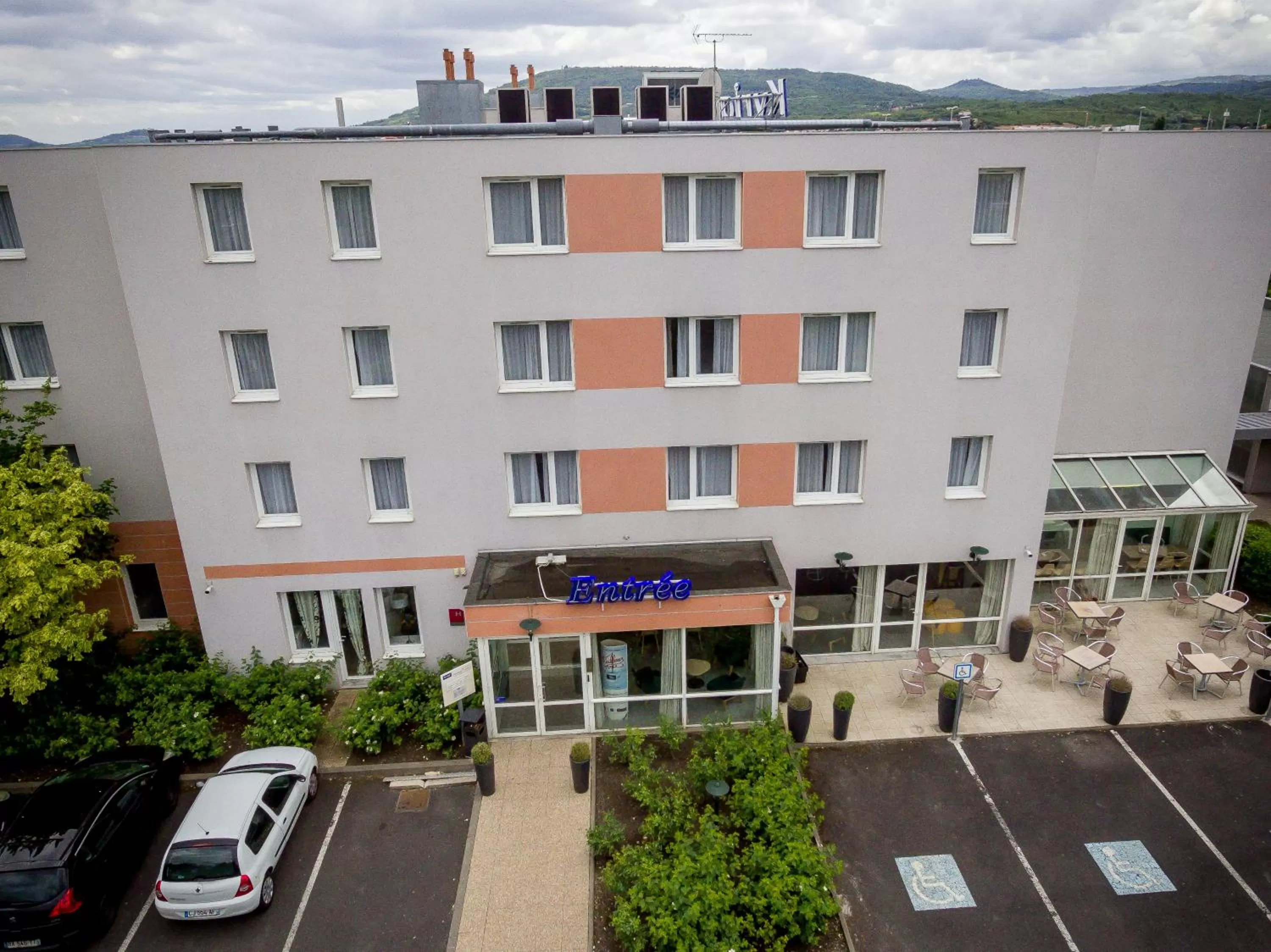 Facade/entrance in Kyriad Clermont-Ferrand-Sud - La Pardieu