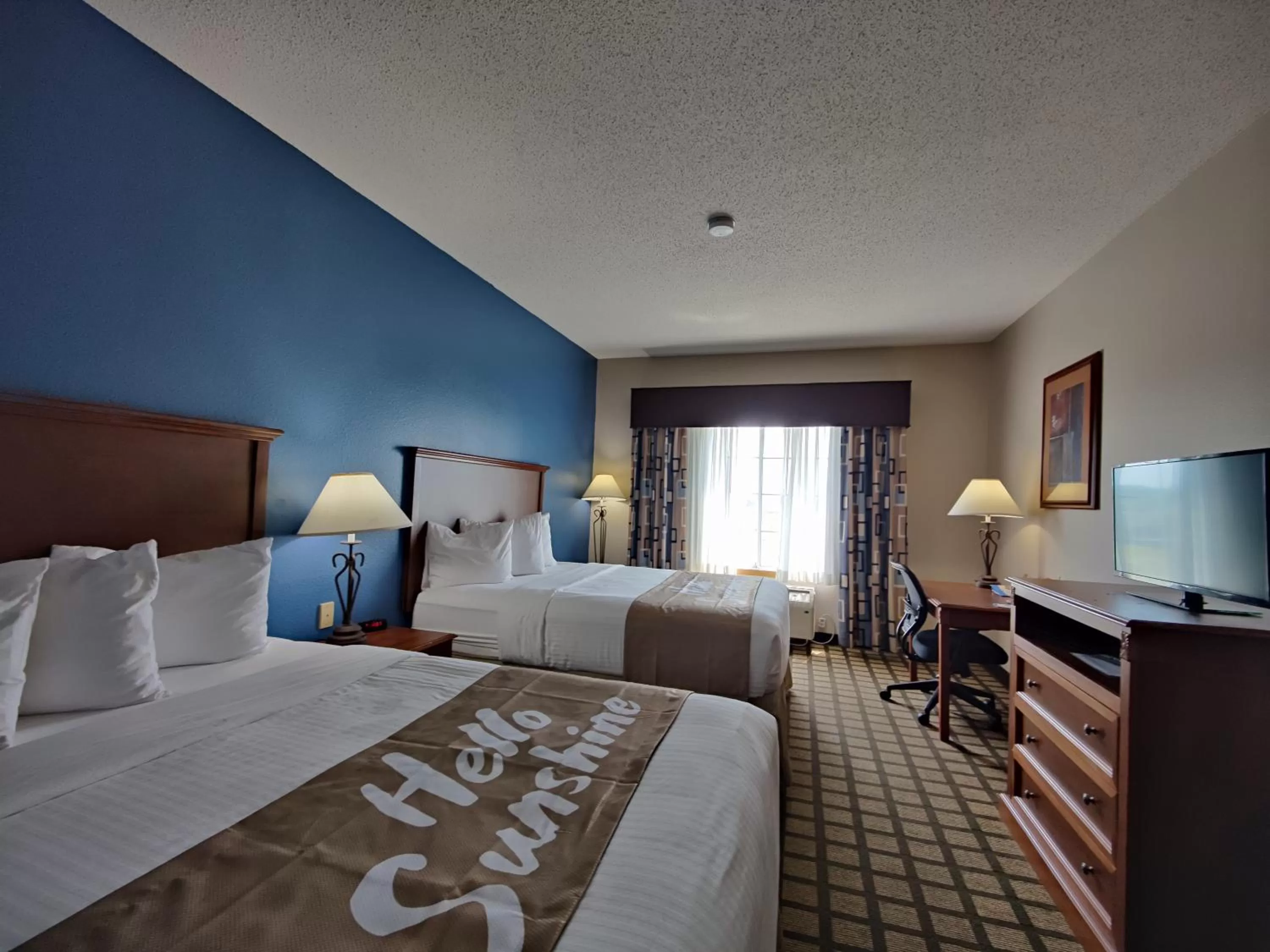 Photo of the whole room, Bed in Baymont by Wyndham Albany MN