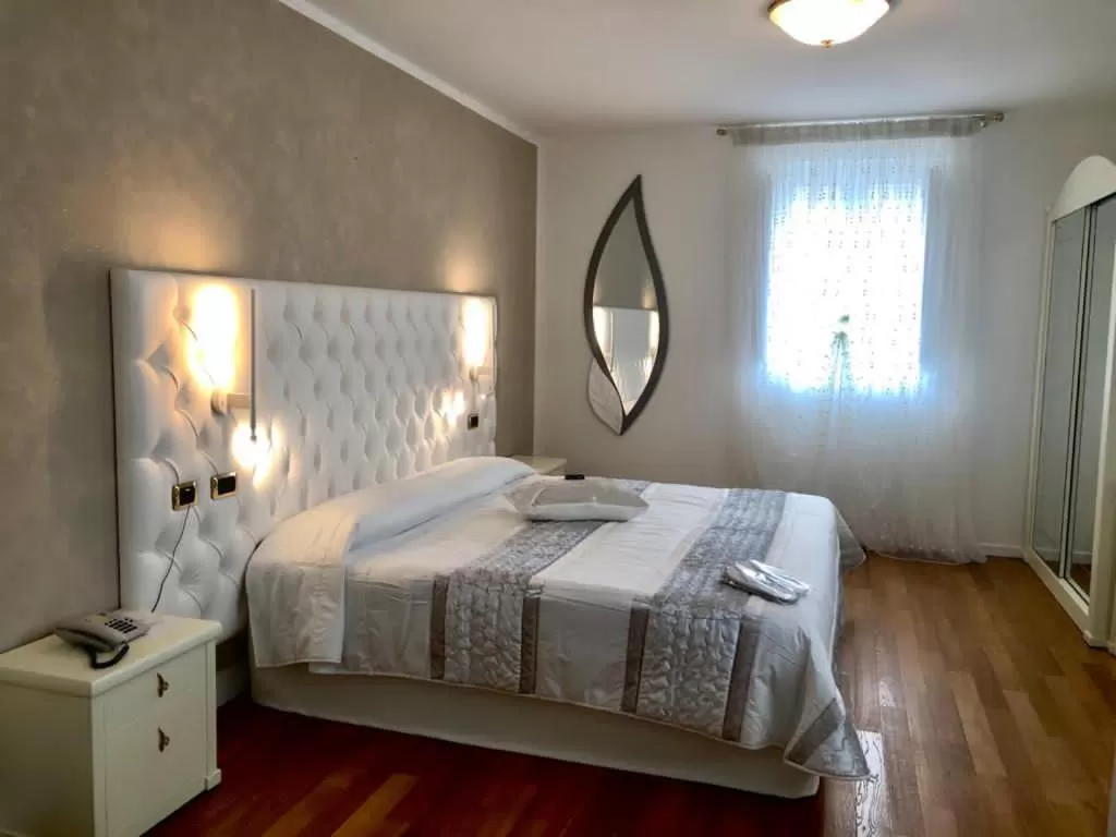 Bedroom, Bed in Hotel Trettenero