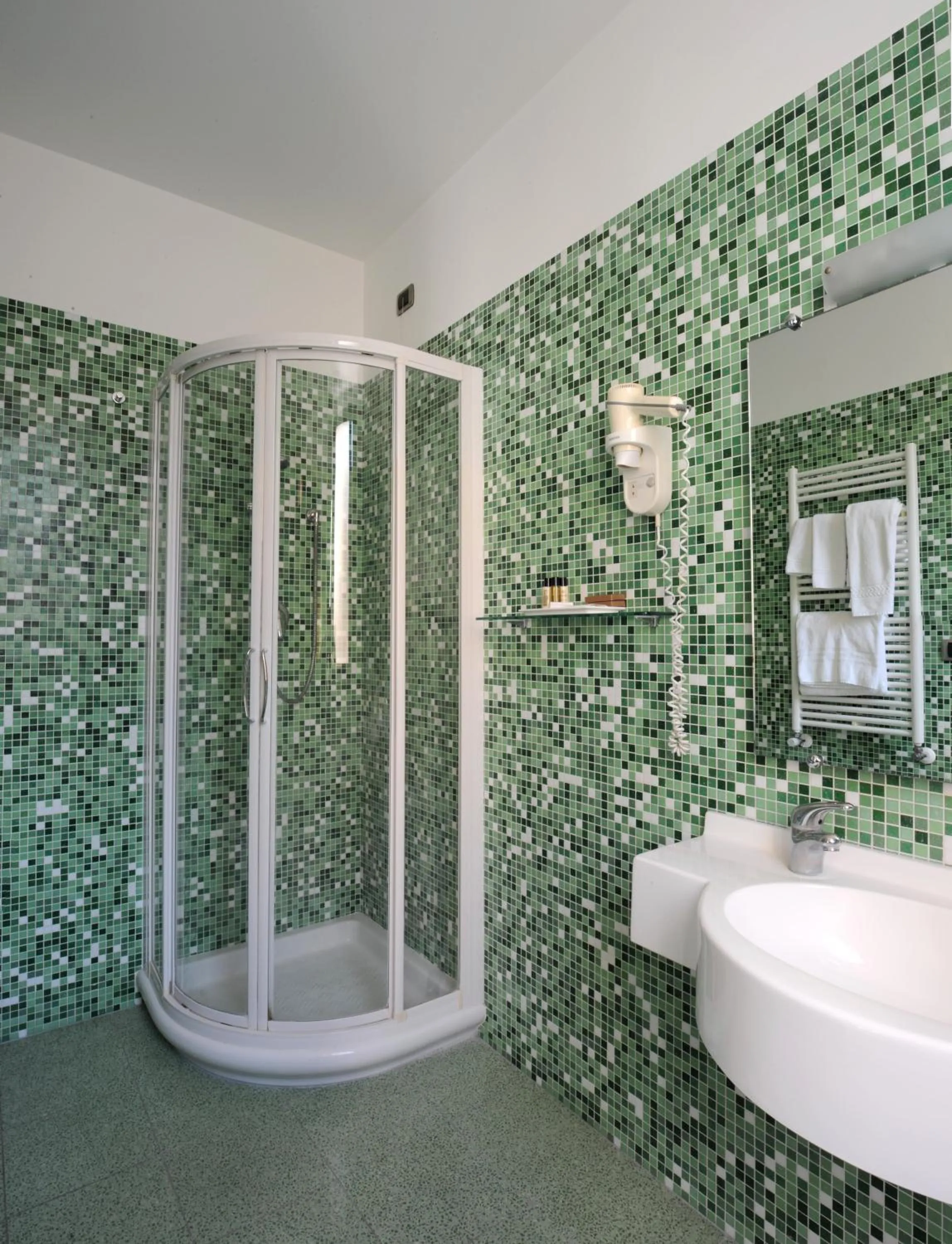 Shower in Panorama Hotel