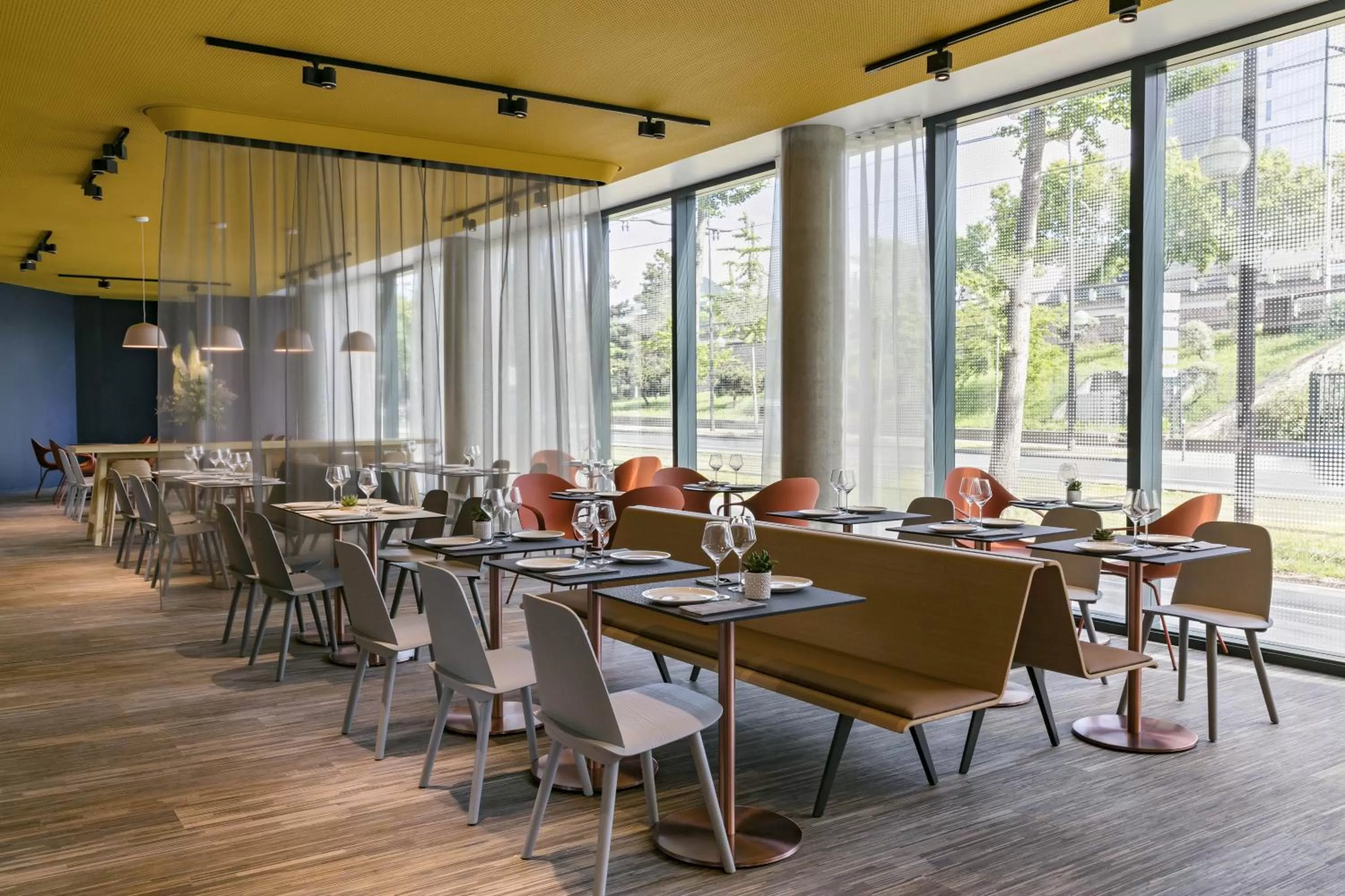 Dining area in OKKO Hotels Paris Porte De Versailles