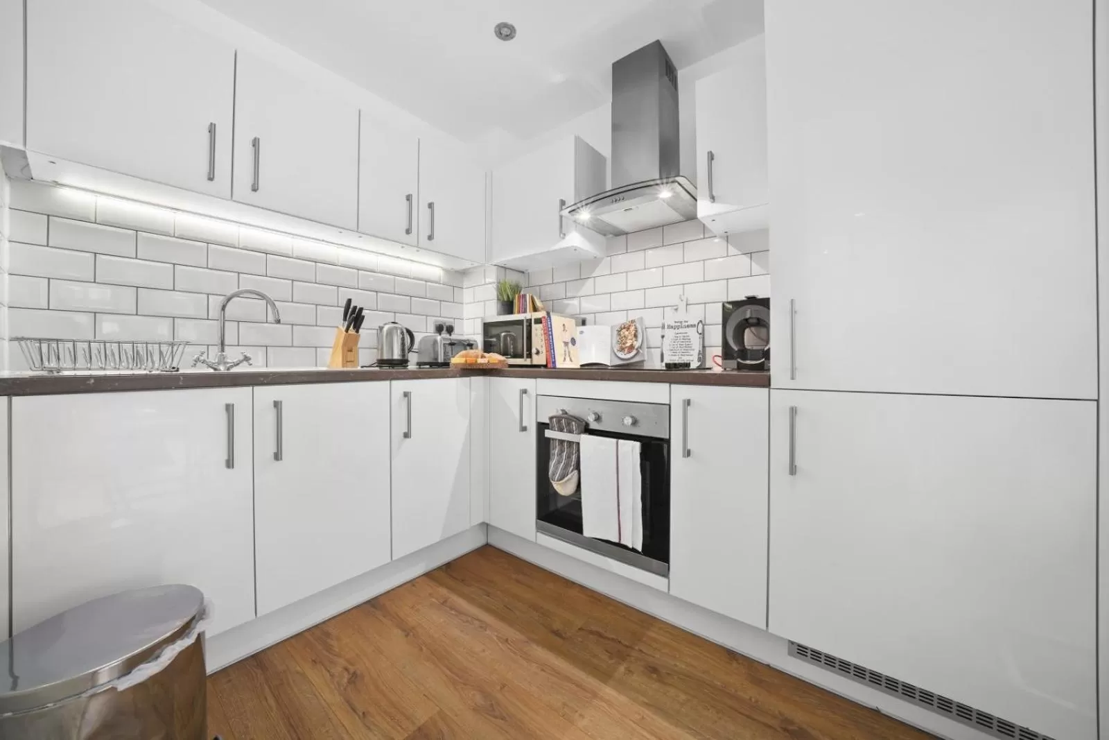 Coffee/tea facilities, Kitchen/Kitchenette in Onyx O2 Arena Brindley Place Broad Street Large Spacious Apartment