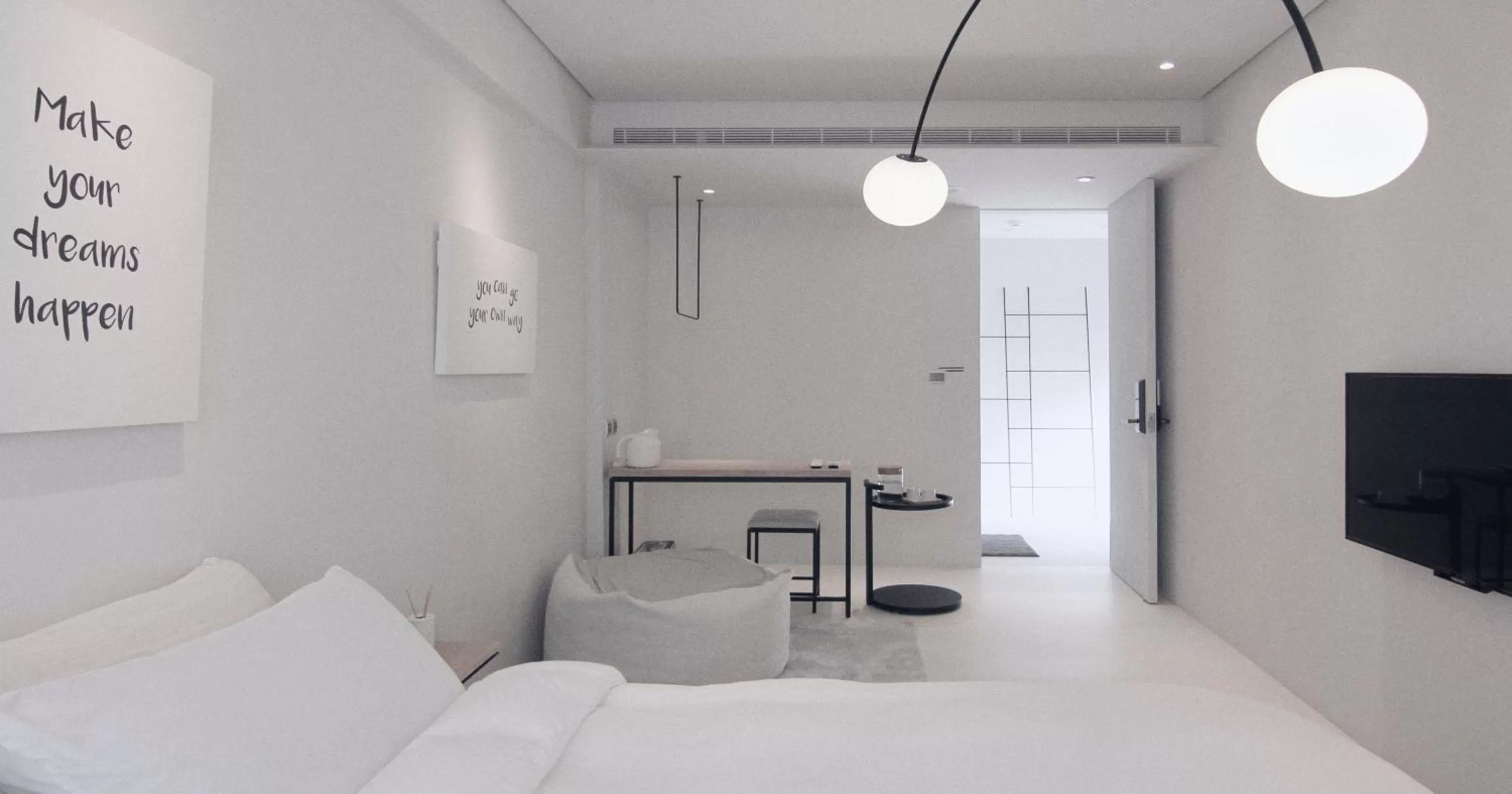 Photo of the whole room, Bed in The Door Inn