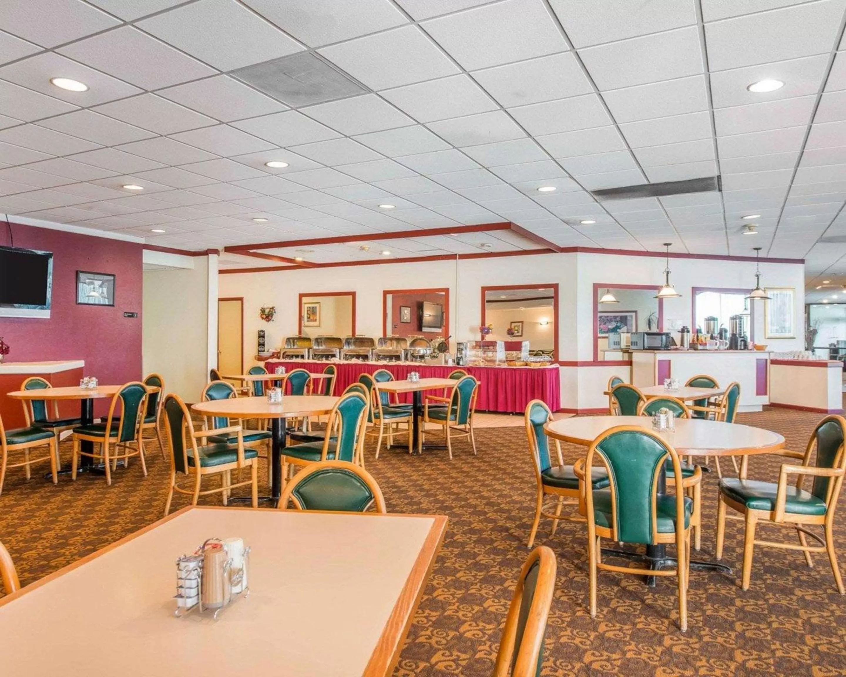 Restaurant/places to eat in Clarion Inn and Events Center Pueblo North