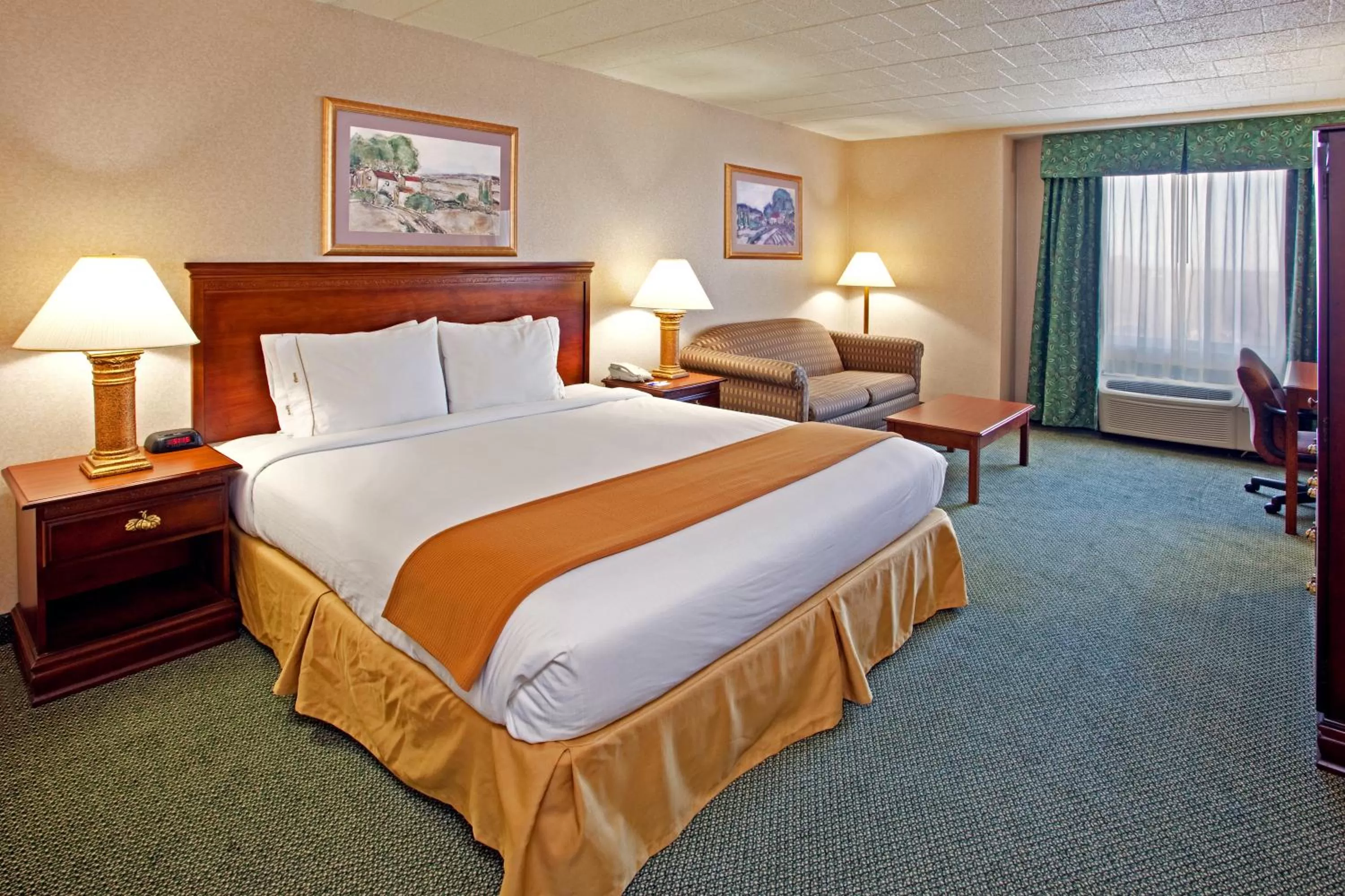 Day, Bed in Holiday Inn Express and Suites Pittsburgh West Mifflin by IHG