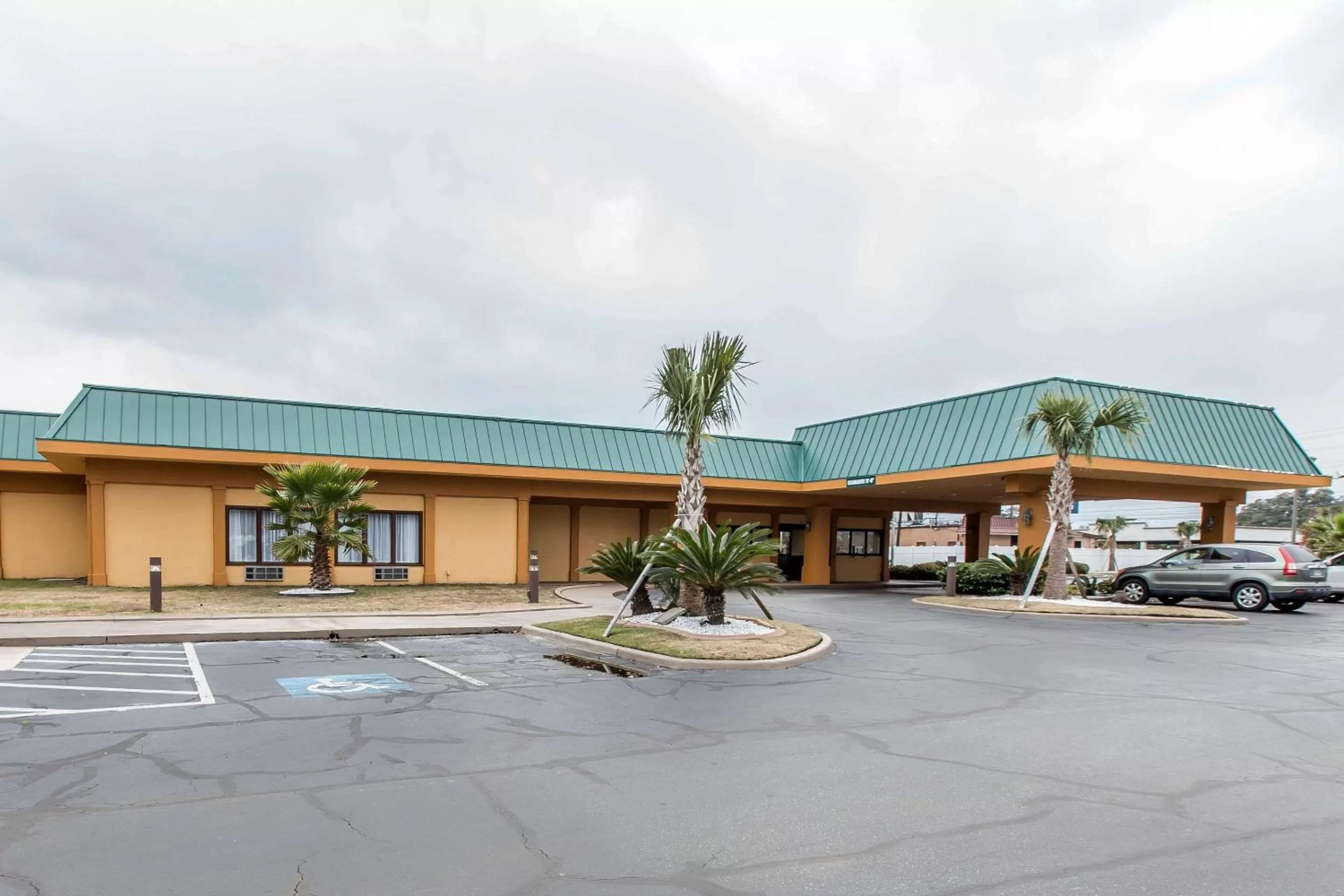 Property building in Quality Inn Savannah Midtown