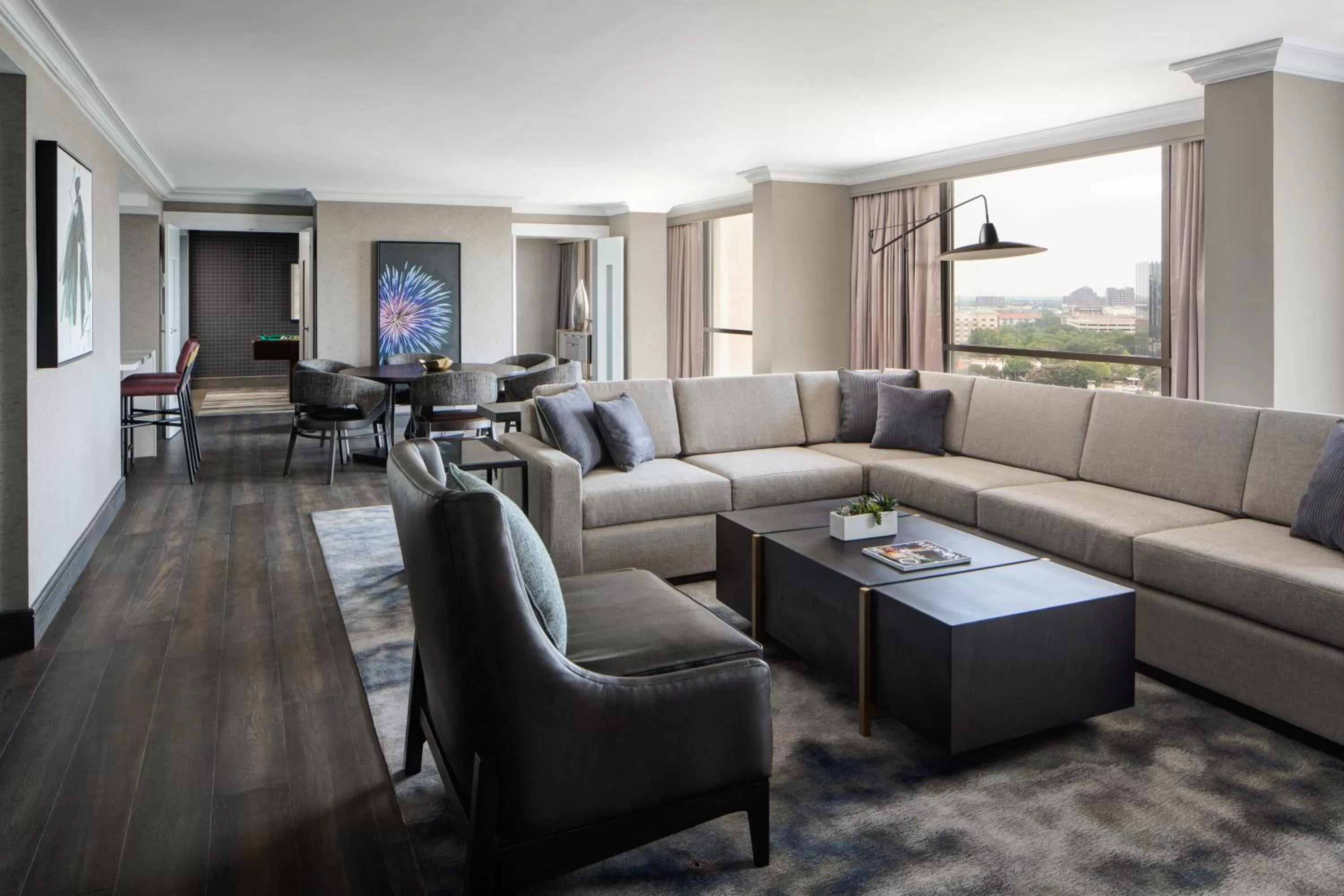 Living room in Dallas-Addison Marriott Quorum by the Galleria