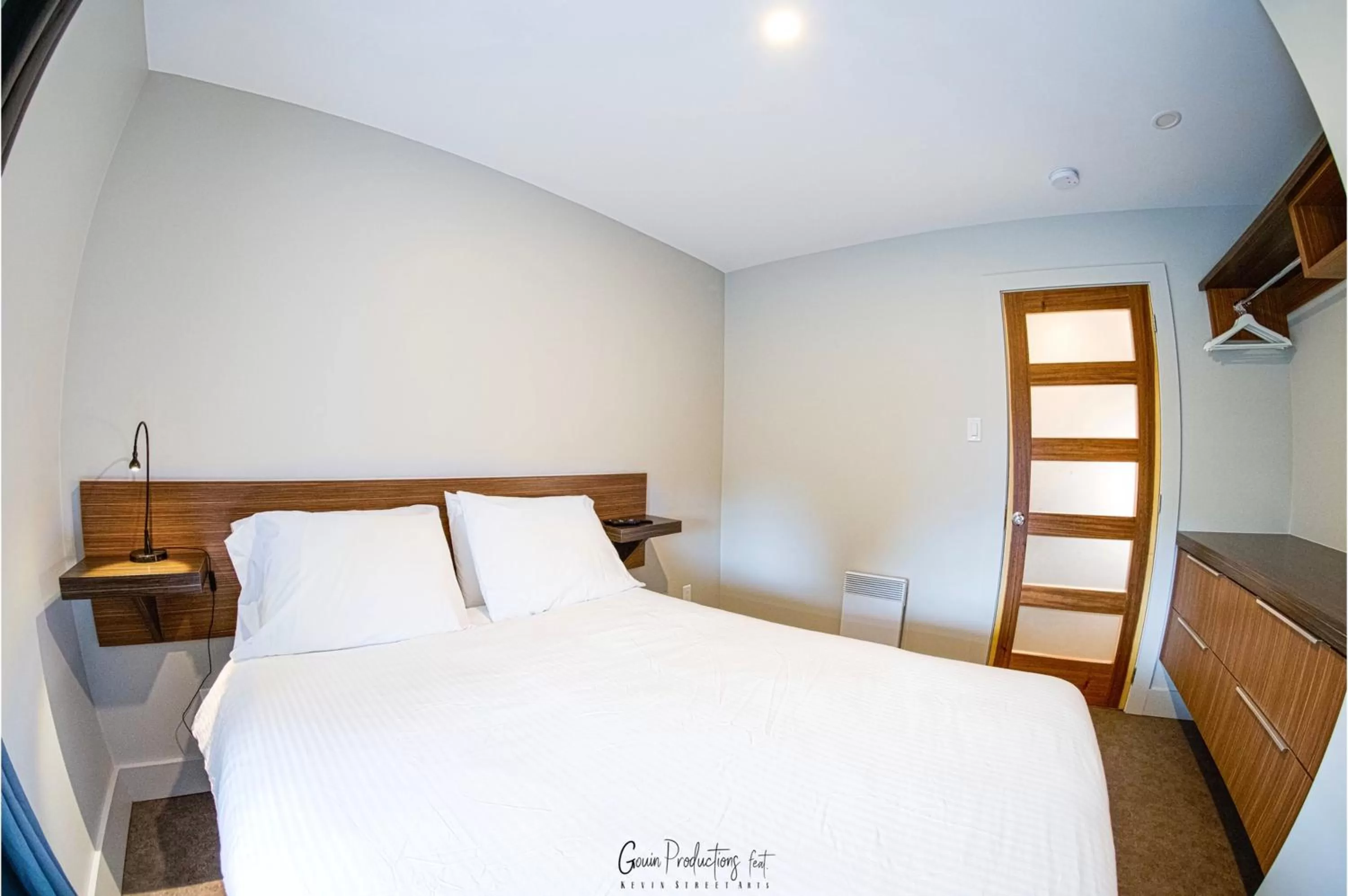 Bed in Morel Executive Suites