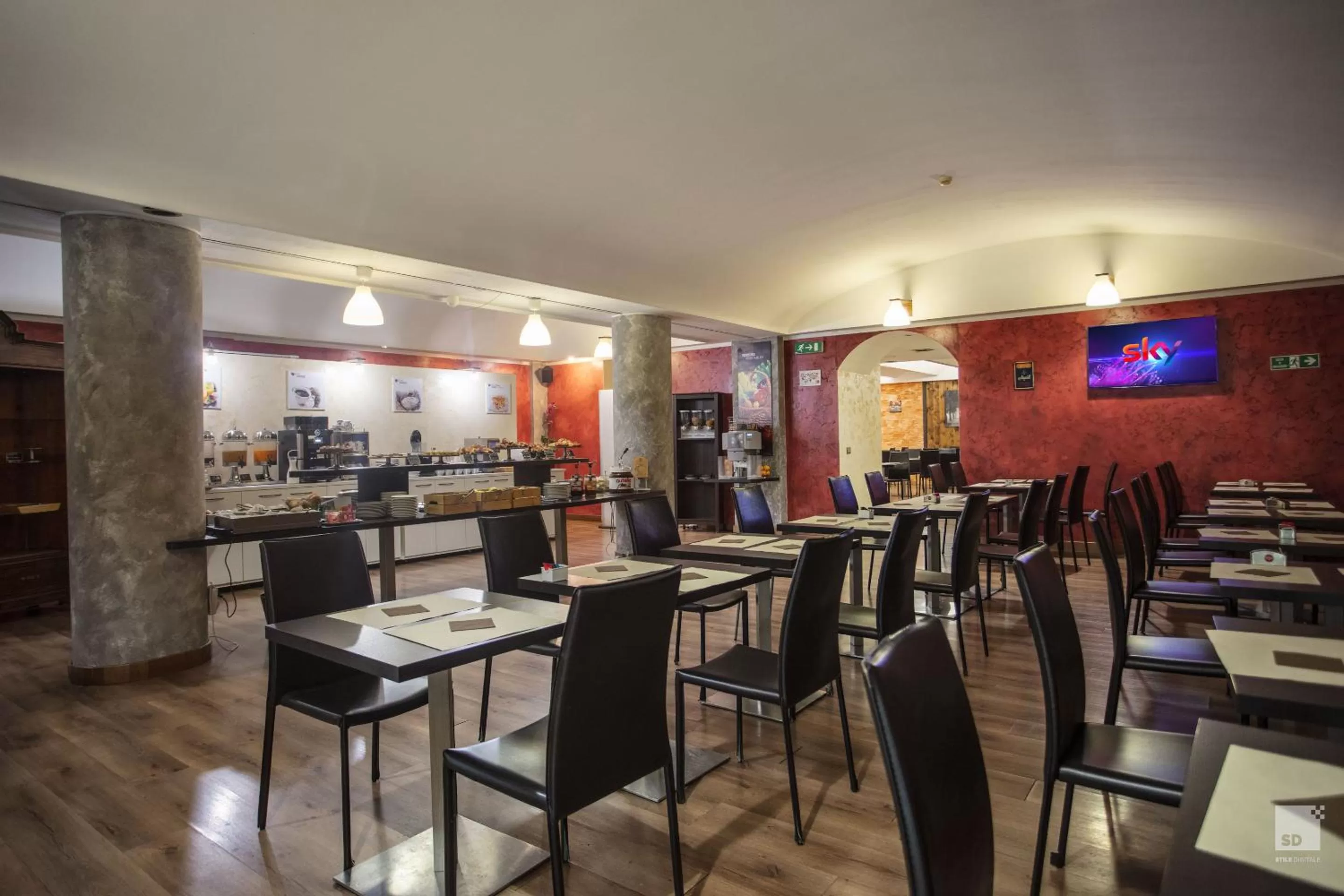 Restaurant/places to eat in Hotel Diplomatic