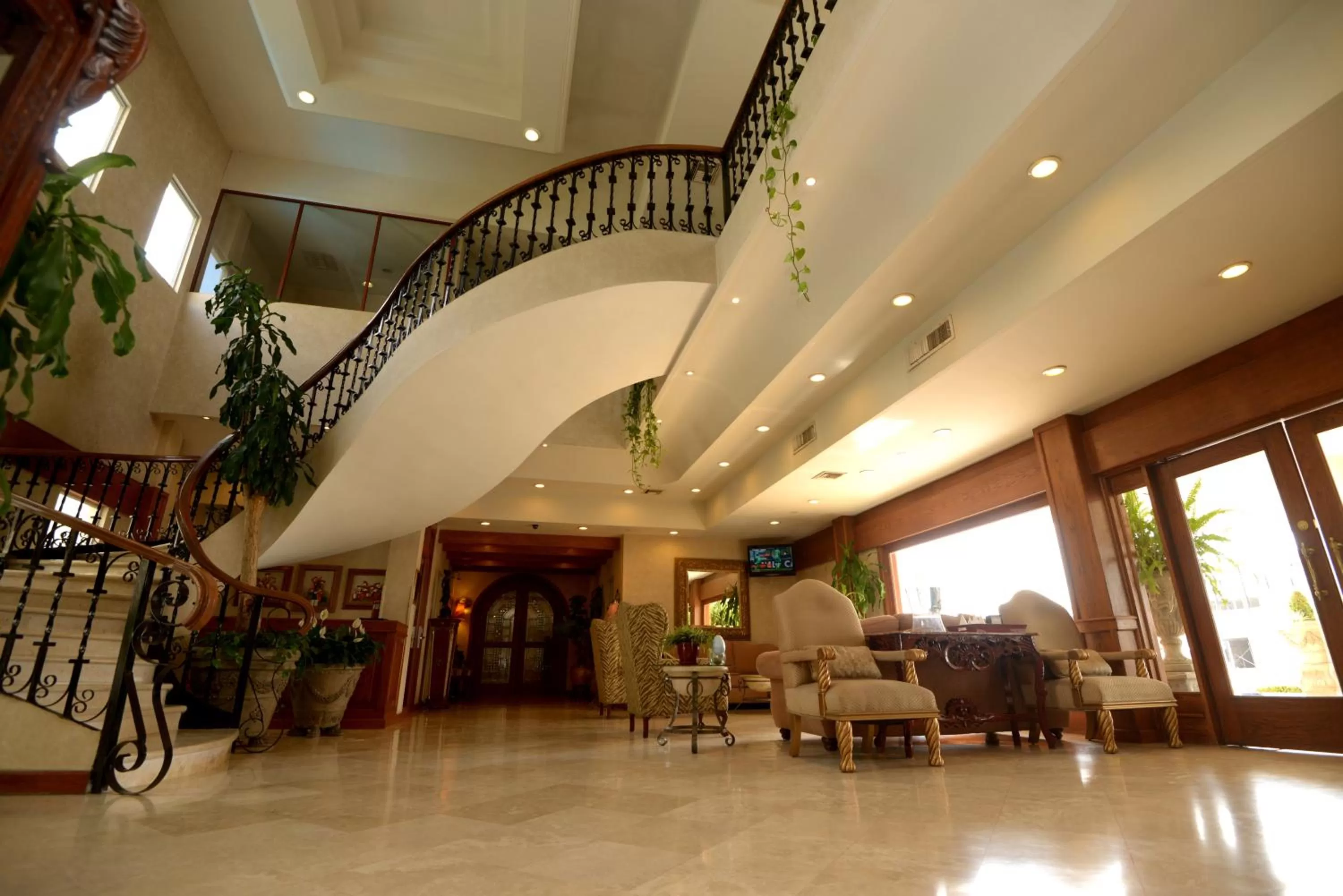 Property building in Fresno Galerias