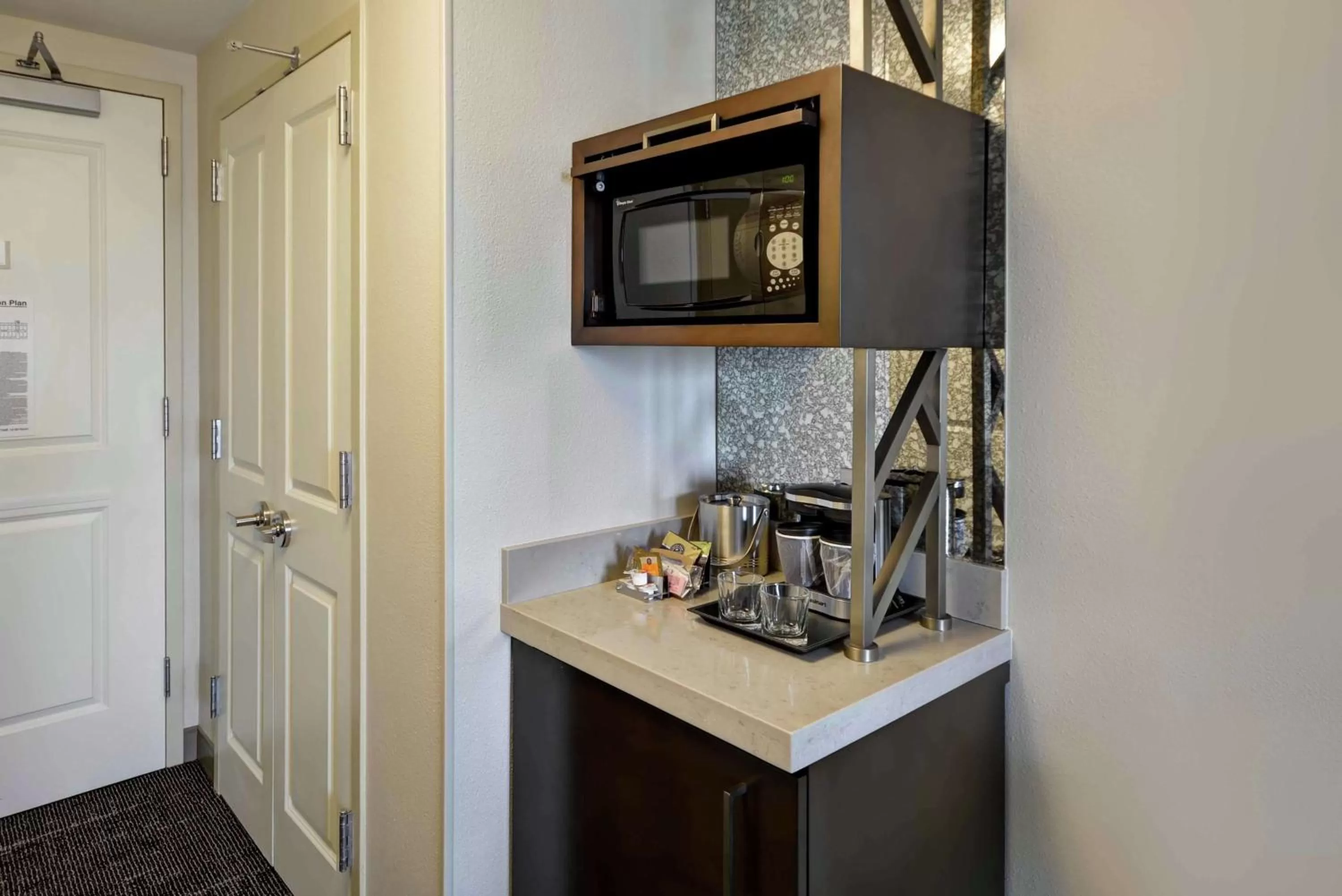 Kitchen or kitchenette in DoubleTree by Hilton Chicago Midway Airport, IL