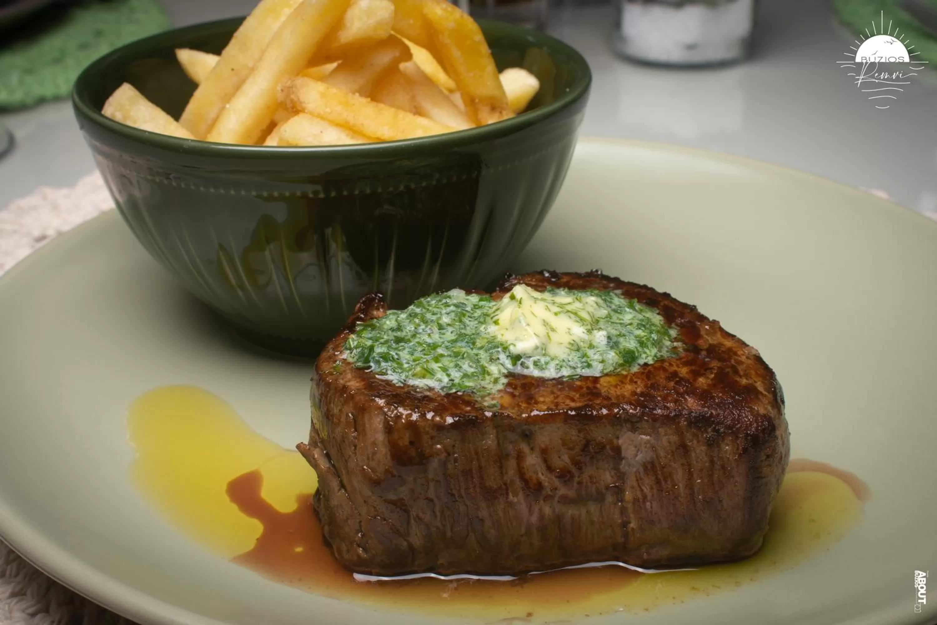 Restaurant/places to eat in Pousada Praia João Fernandes