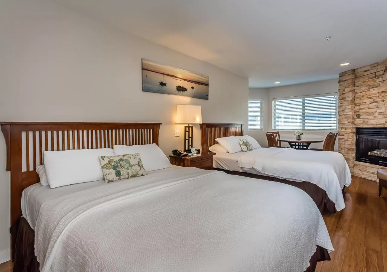 Seating area, Bed in Moonstone Landing