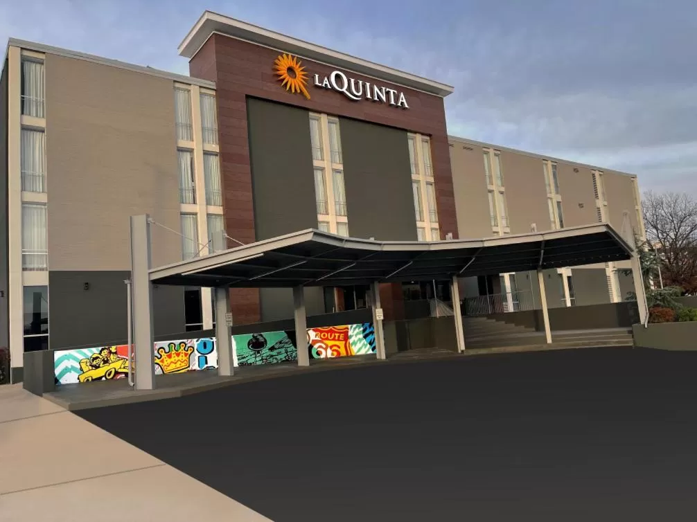 Property building in La Quinta Inn & Suites by Wyndham Tulsa Downtown - Route 66