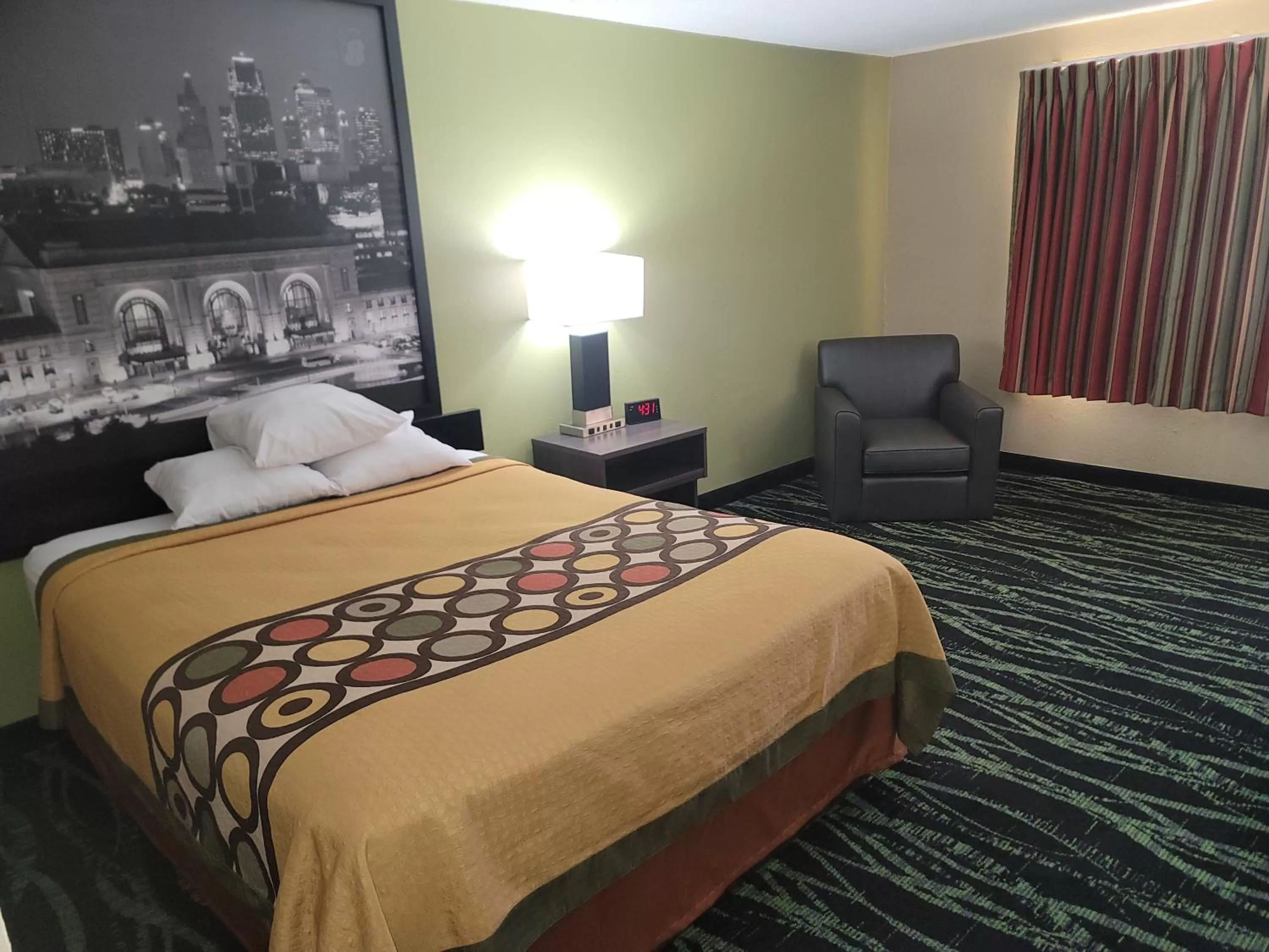 Bedroom, Bed in Red Lion Inn and Suites Liberty